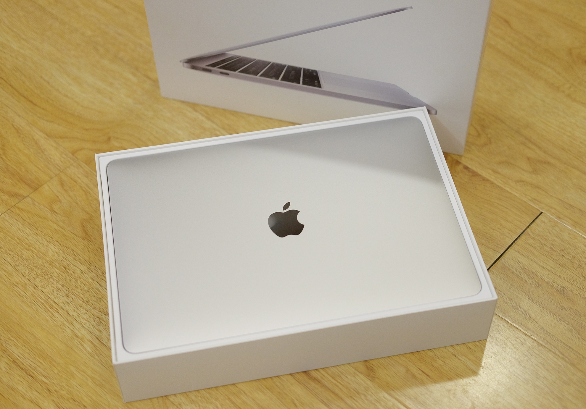 mo hop MacBook Pro 2016 anh 2