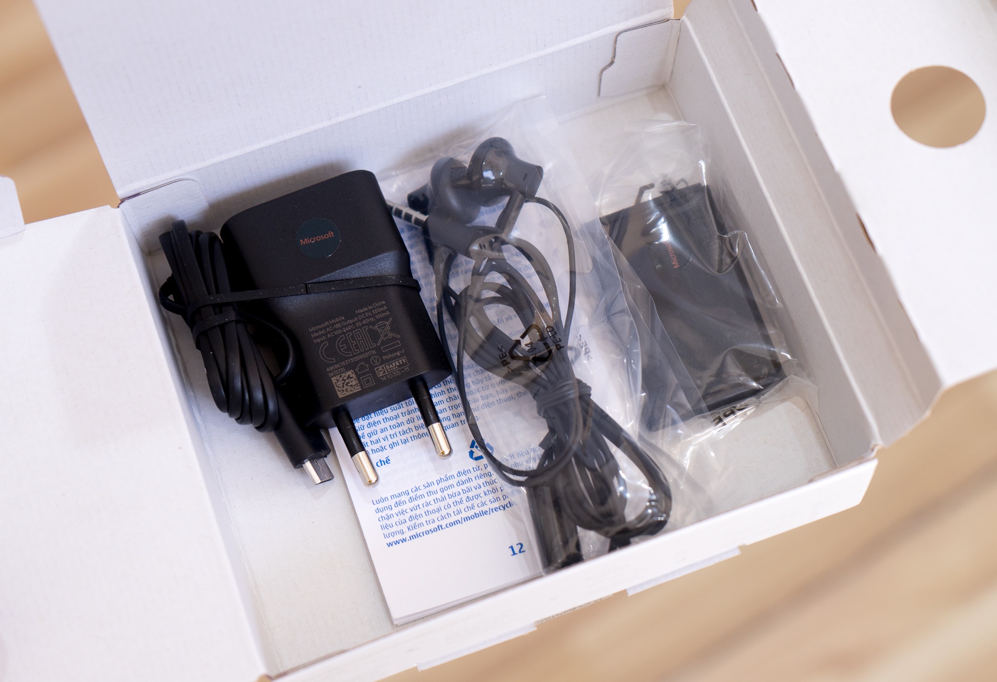 Mo hop Nokia 222 anh 2