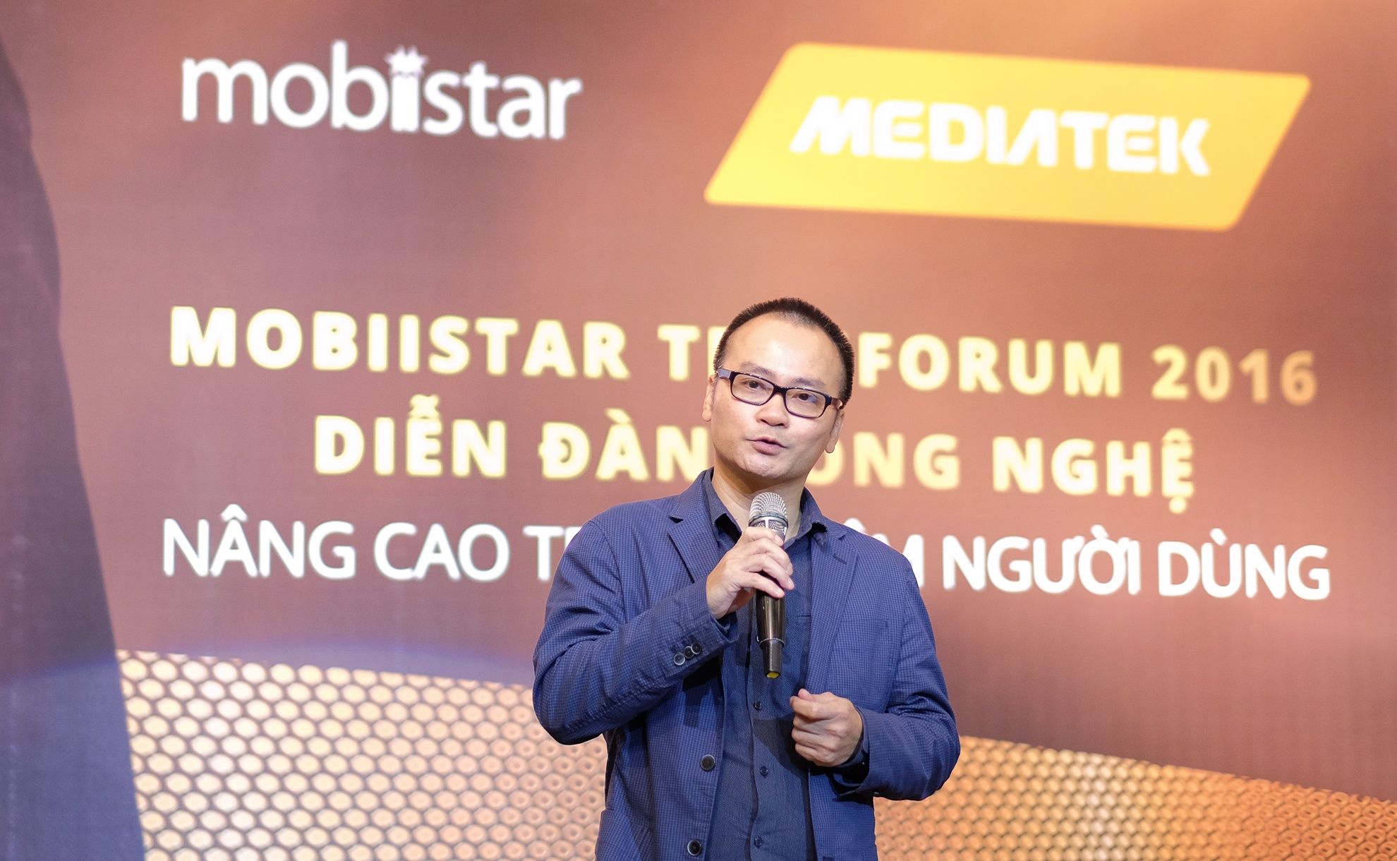 Smartphone thuong hieu Viet anh 2