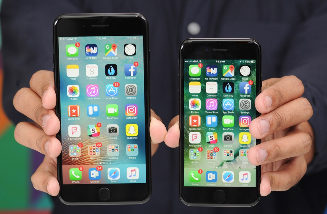 iPhone 7 Jet Black chua len ke da chay hang o Viet Nam hinh anh