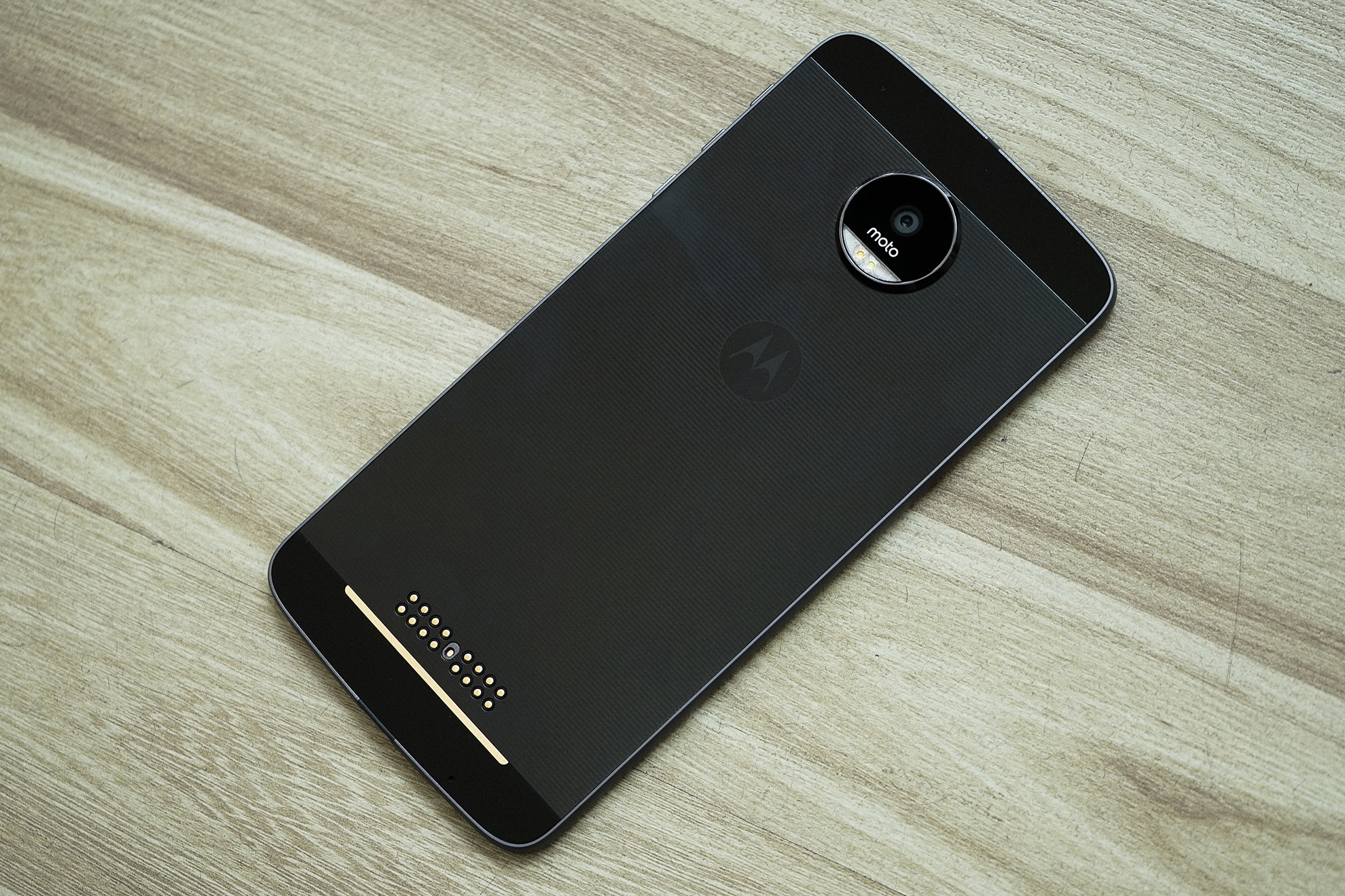 dap hop motorola Moto Z anh 4