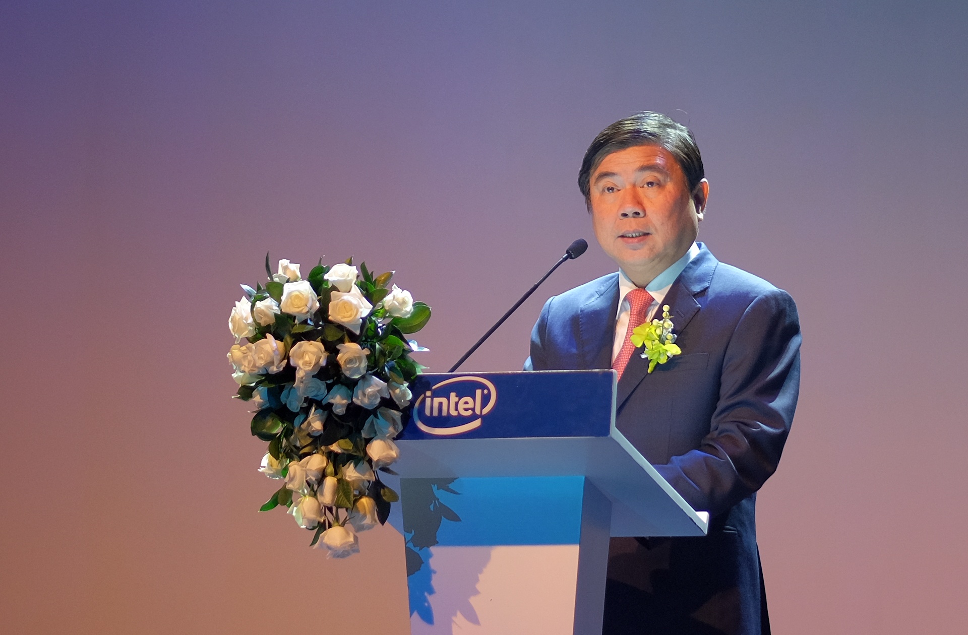 uu dai toi da de Intel tiep tuc dau tu nha may anh 1