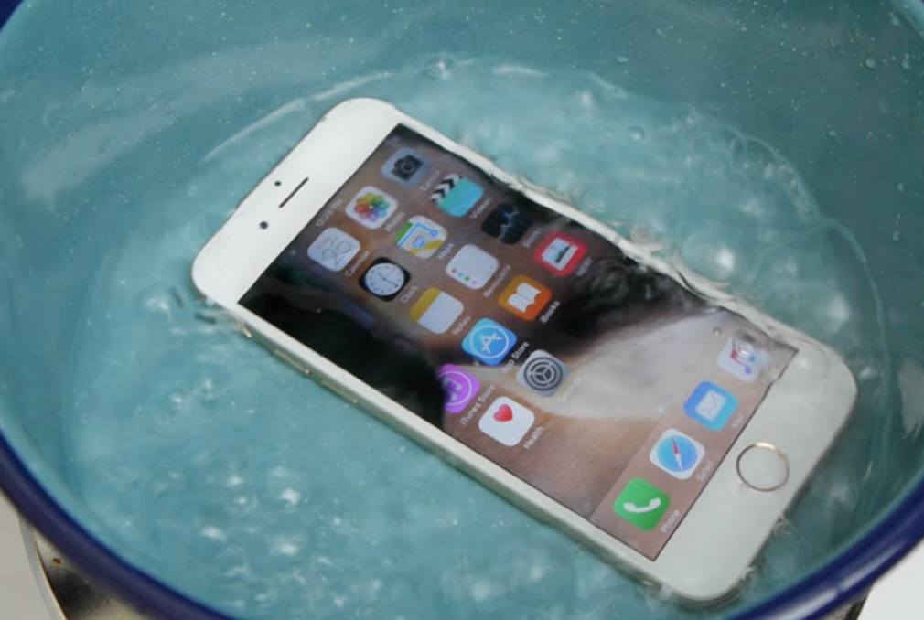 Meo nho de biet iPhone da bi vao nuoc hay chua hinh anh
