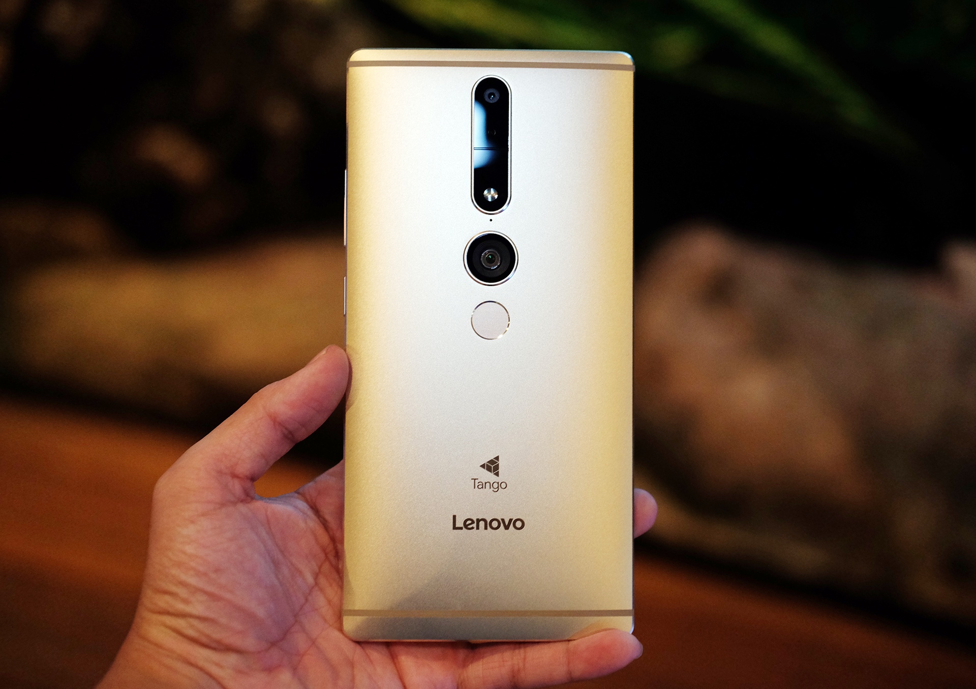 Lenovo Yoga Book va Phab2 Pro anh 6