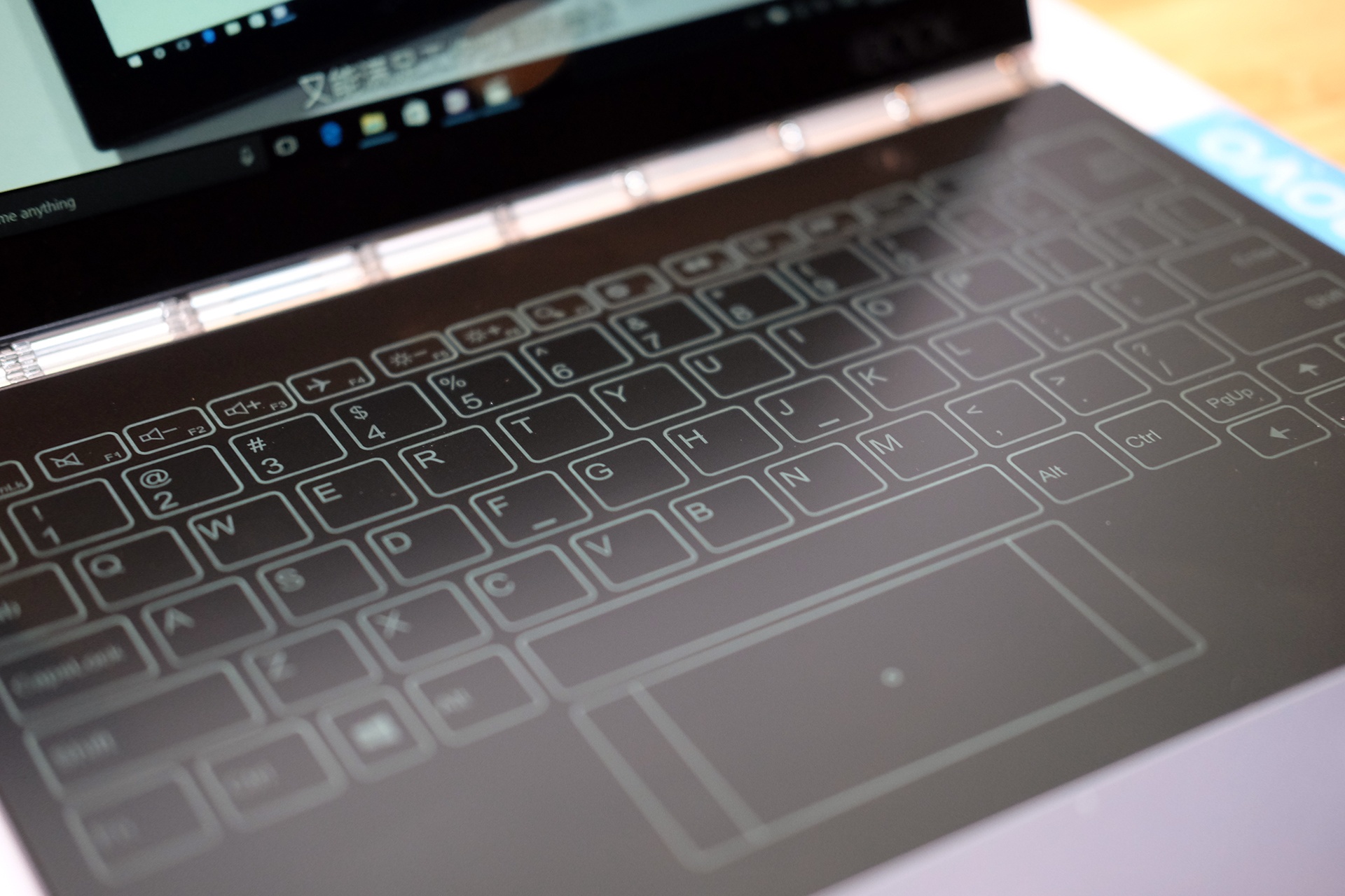 Lenovo Yoga Book va Phab2 Pro anh 3