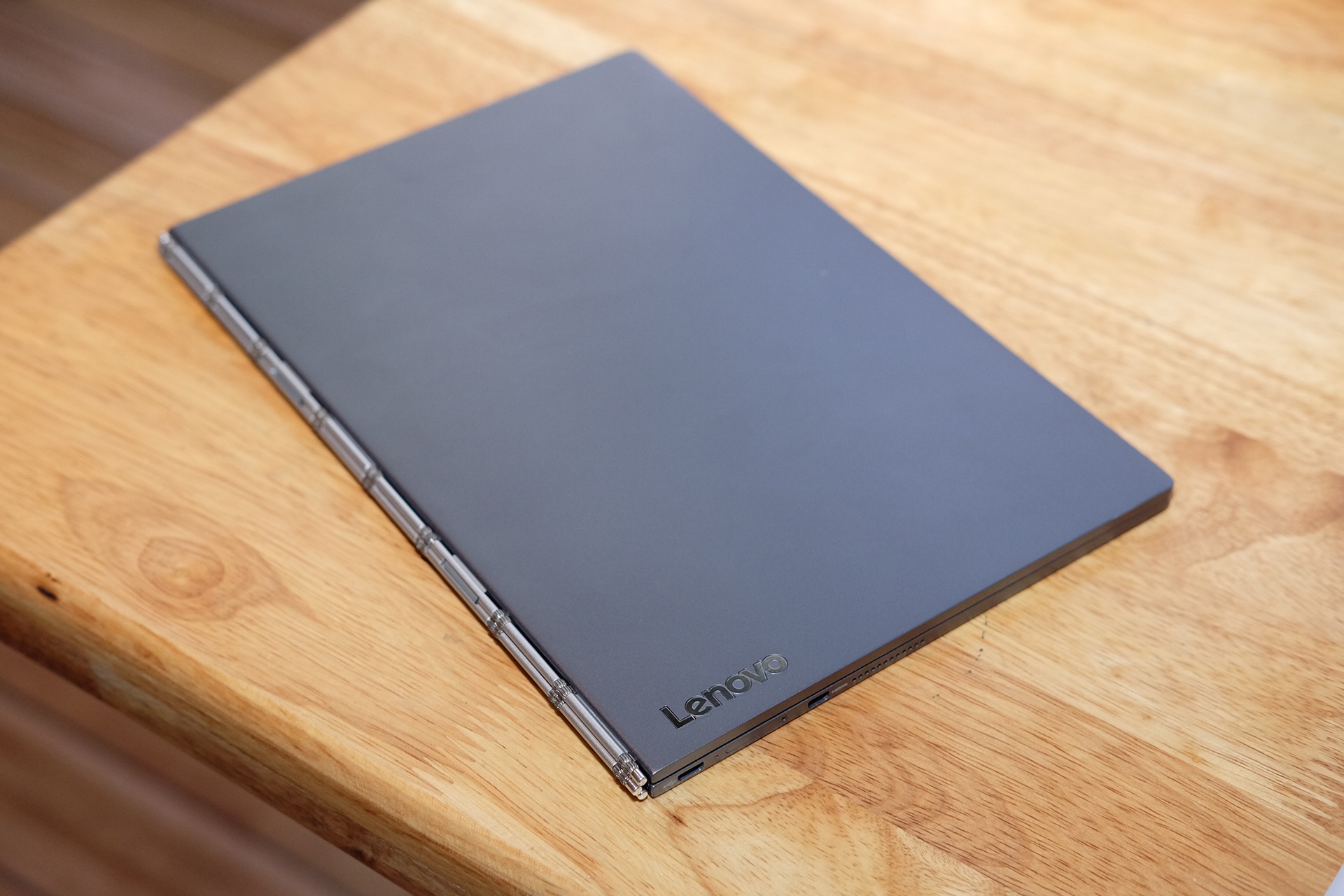 Lenovo Yoga Book va Phab2 Pro anh 4