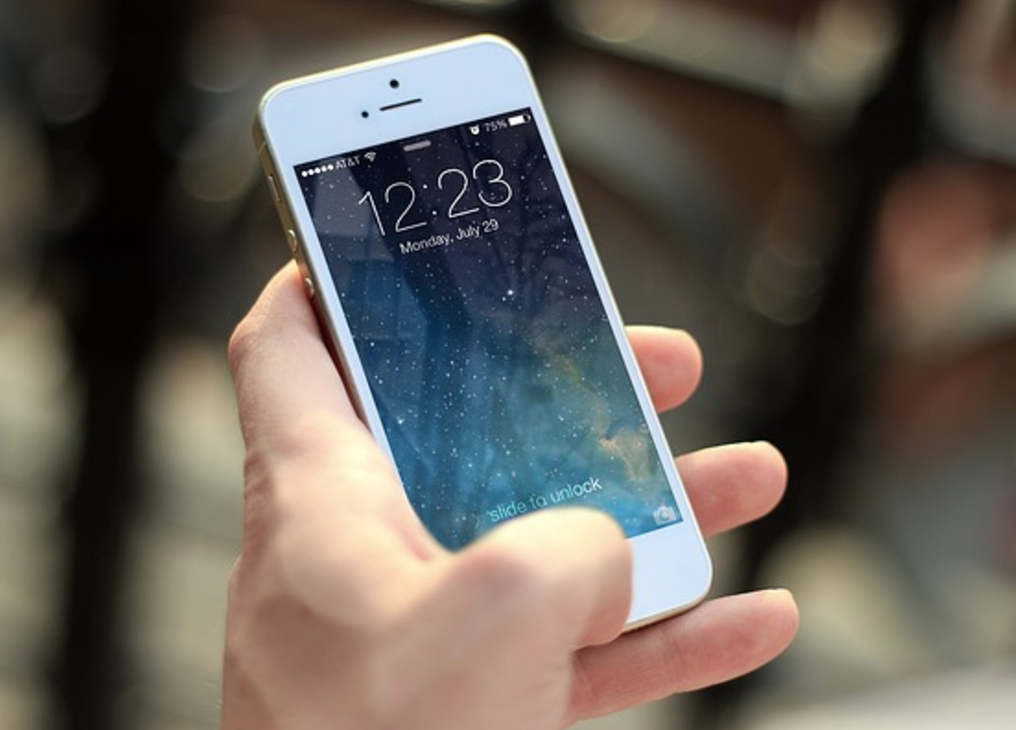 Cuop iPhone, nhan tin lua nan nhan thoat iCloud o Ha Noi hinh anh