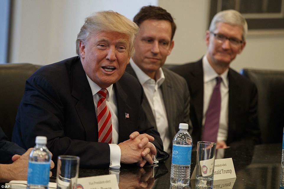 Ong Donald Trump gap go cac CEO cong nghe My hinh anh