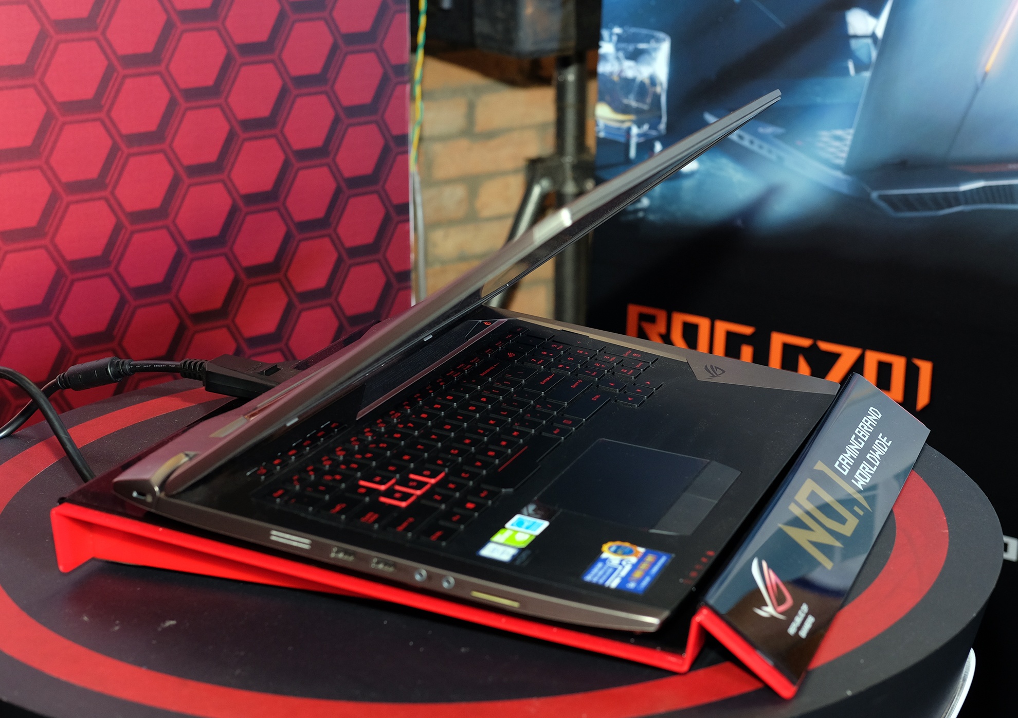 ROG ra mat laptop chuyen choi game anh 8