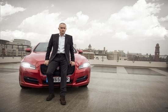 Mourinho dung thu Jaguar XJ hinh anh