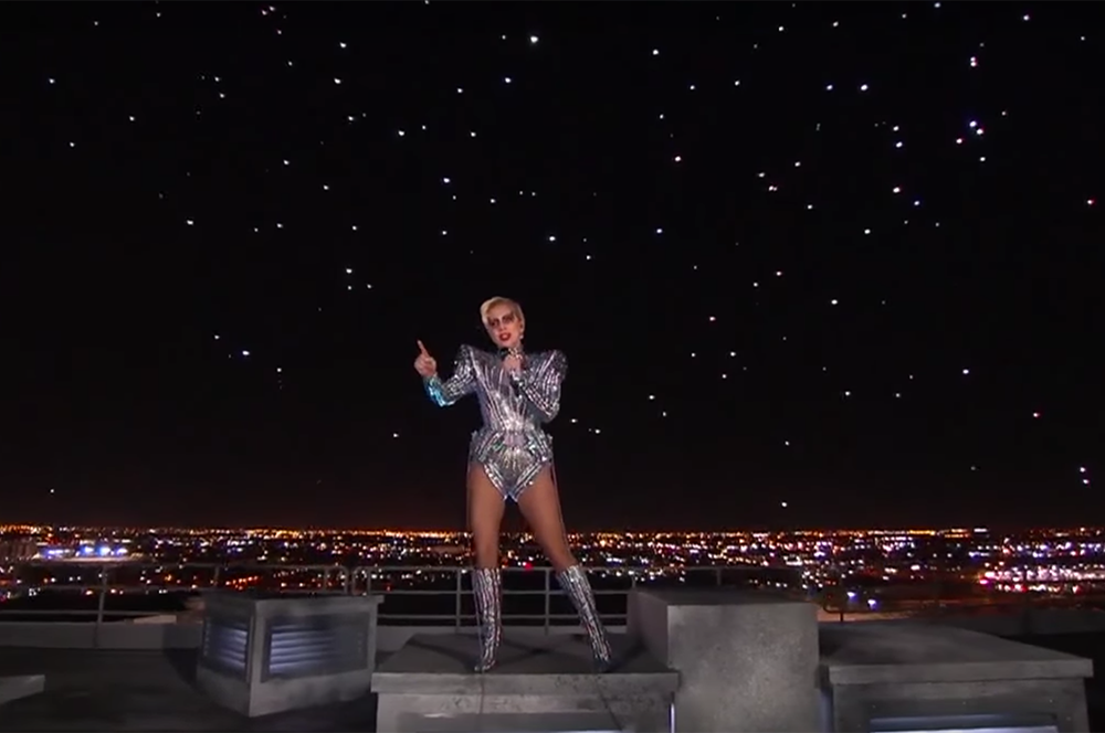 Intel tung 300 ngoi sao len troi cho tiet muc cua Lady Gaga hinh anh