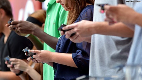 Ha Lan lap den giao thong cho nguoi nghien smartphone hinh anh