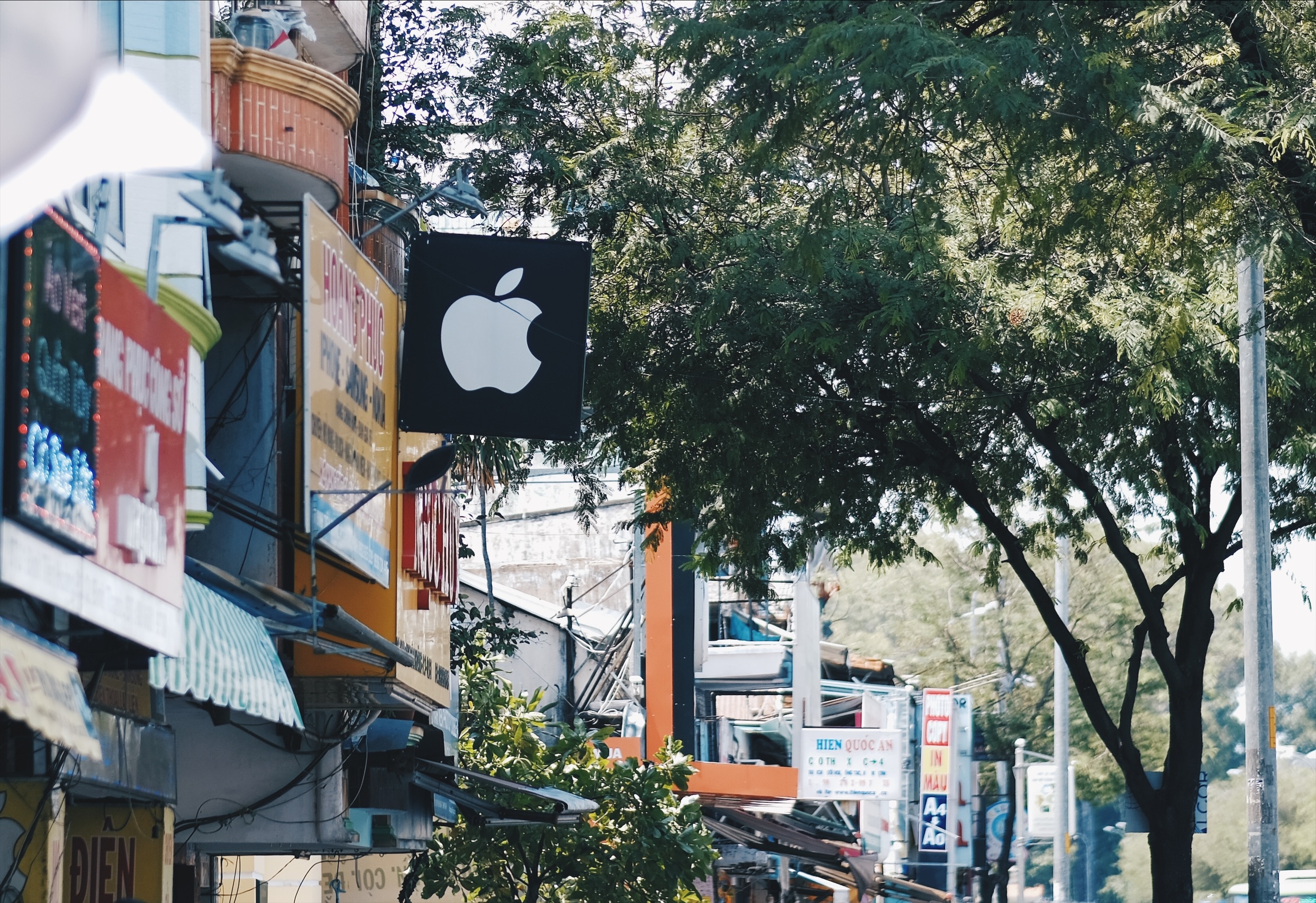 Cua hang kinh doanh iPhone anh 8