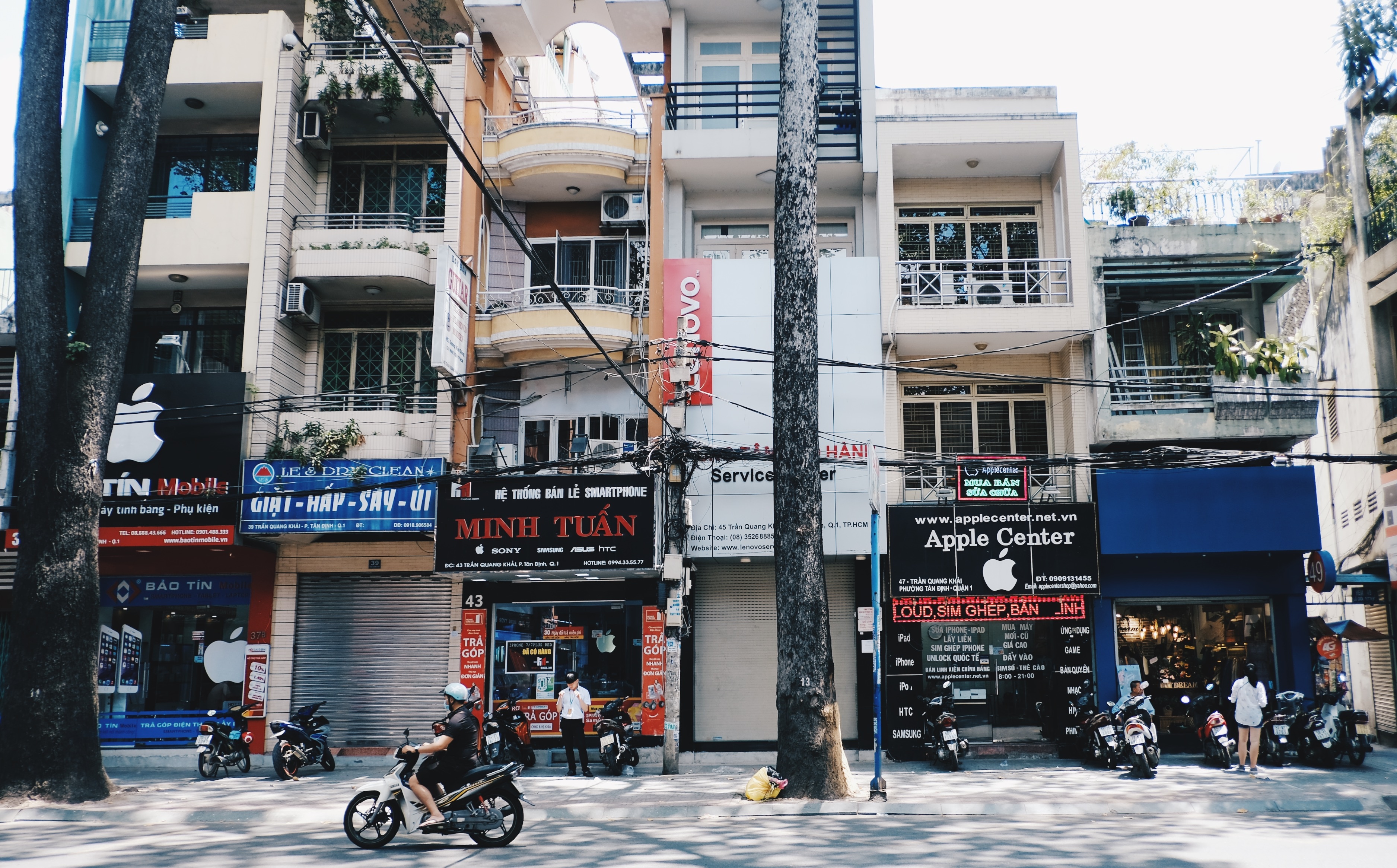 Cua hang kinh doanh iPhone anh 1