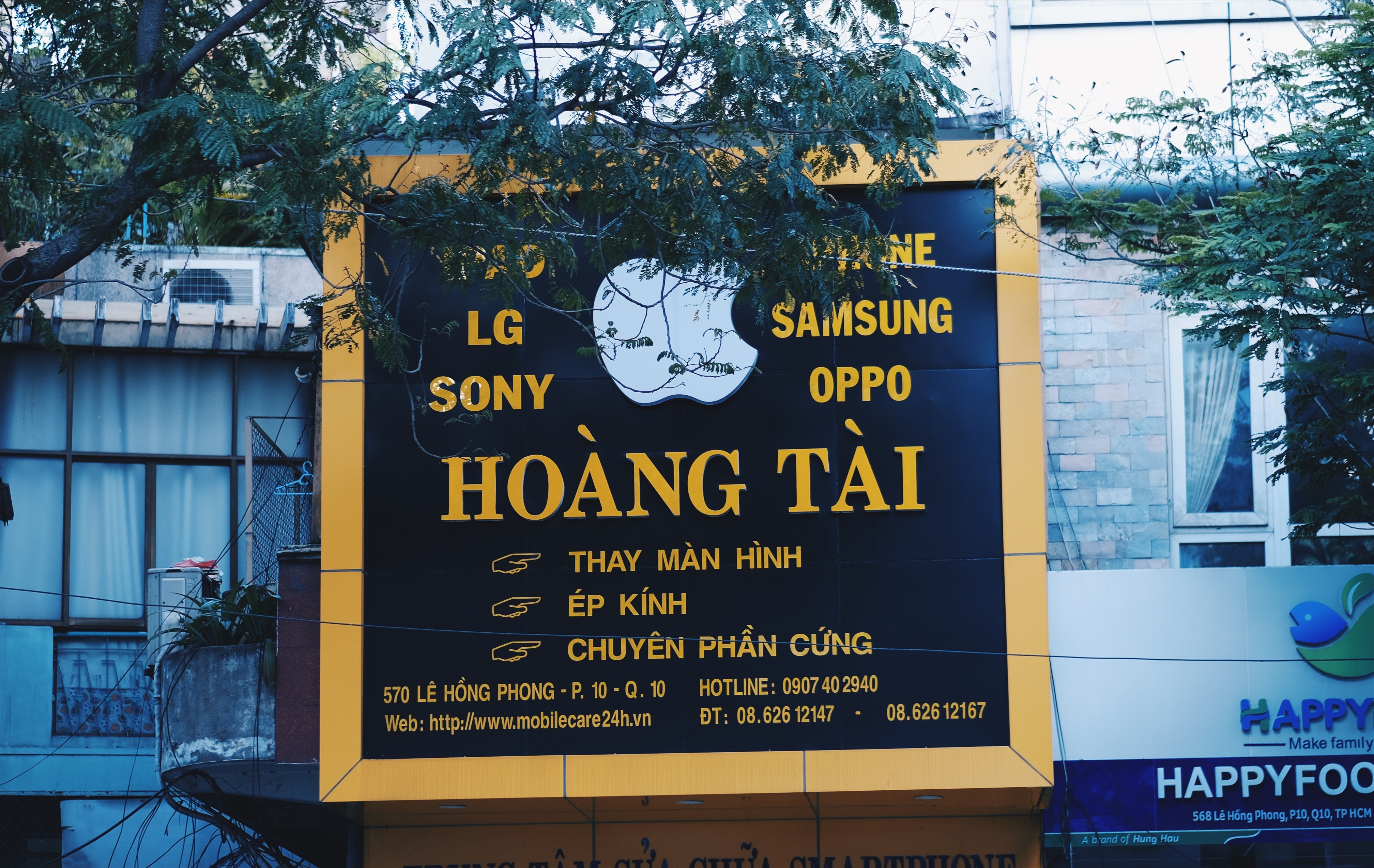 Cua hang kinh doanh iPhone anh 13