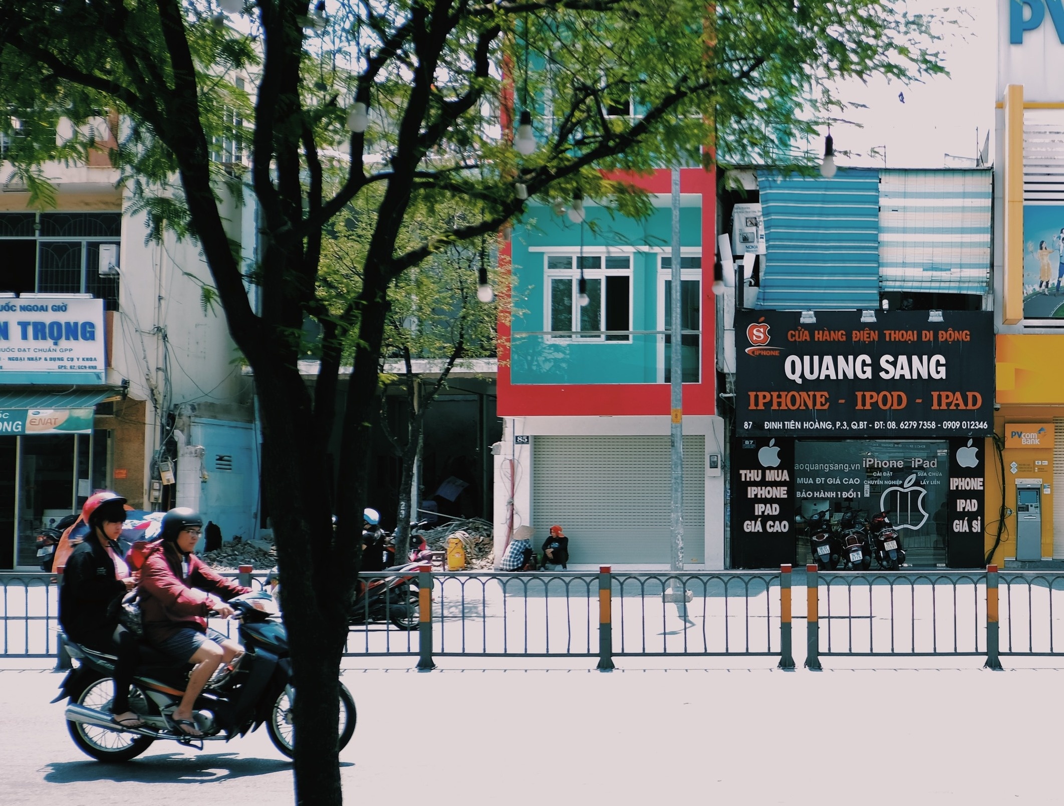 Cua hang kinh doanh iPhone anh 5