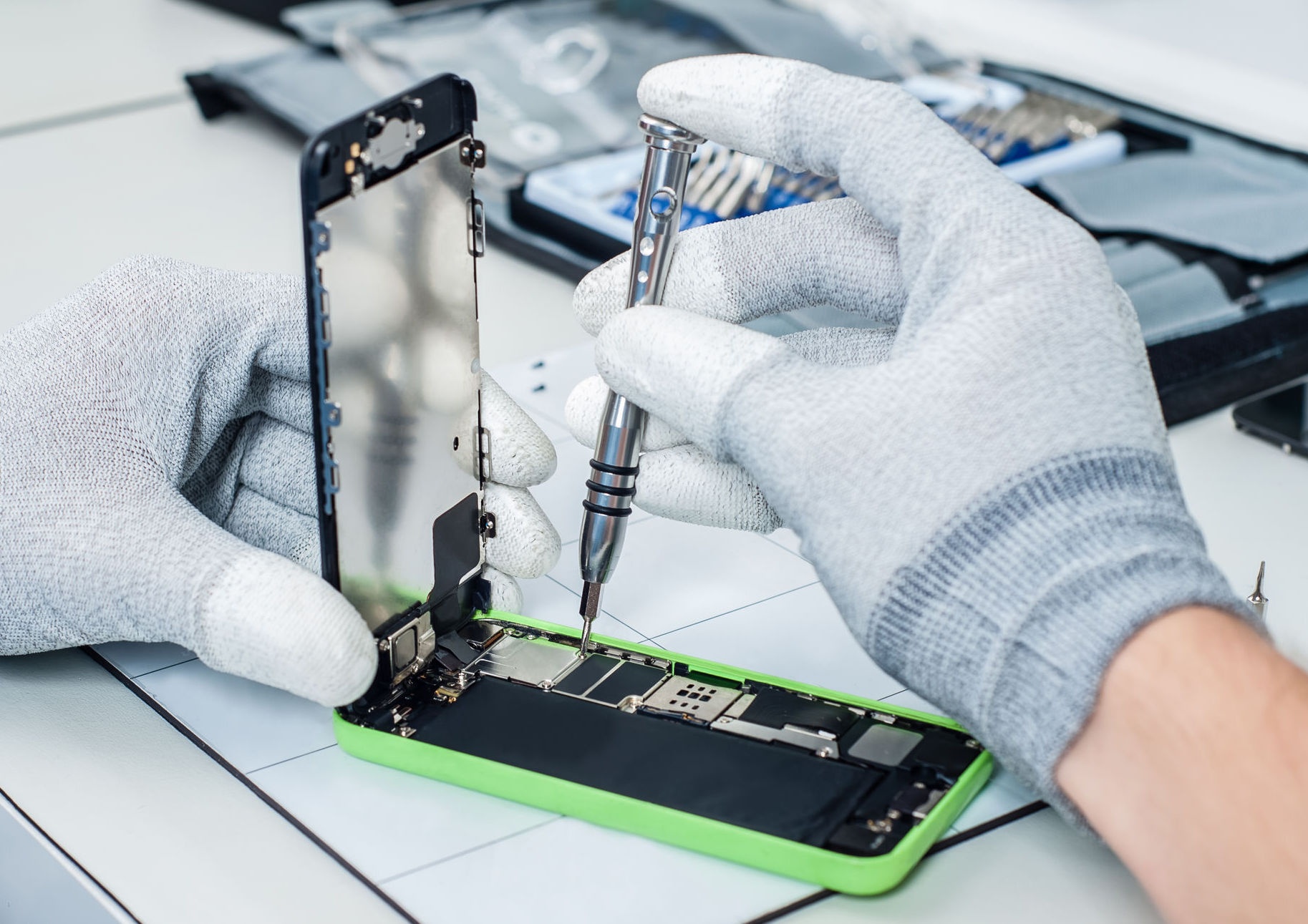 Apple sap cam cac cua hang o Viet Nam sua iPhone, iPad? hinh anh