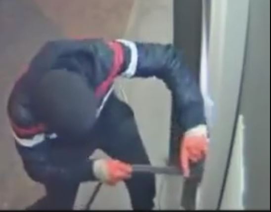 No tung ATM de cuop tien hinh anh