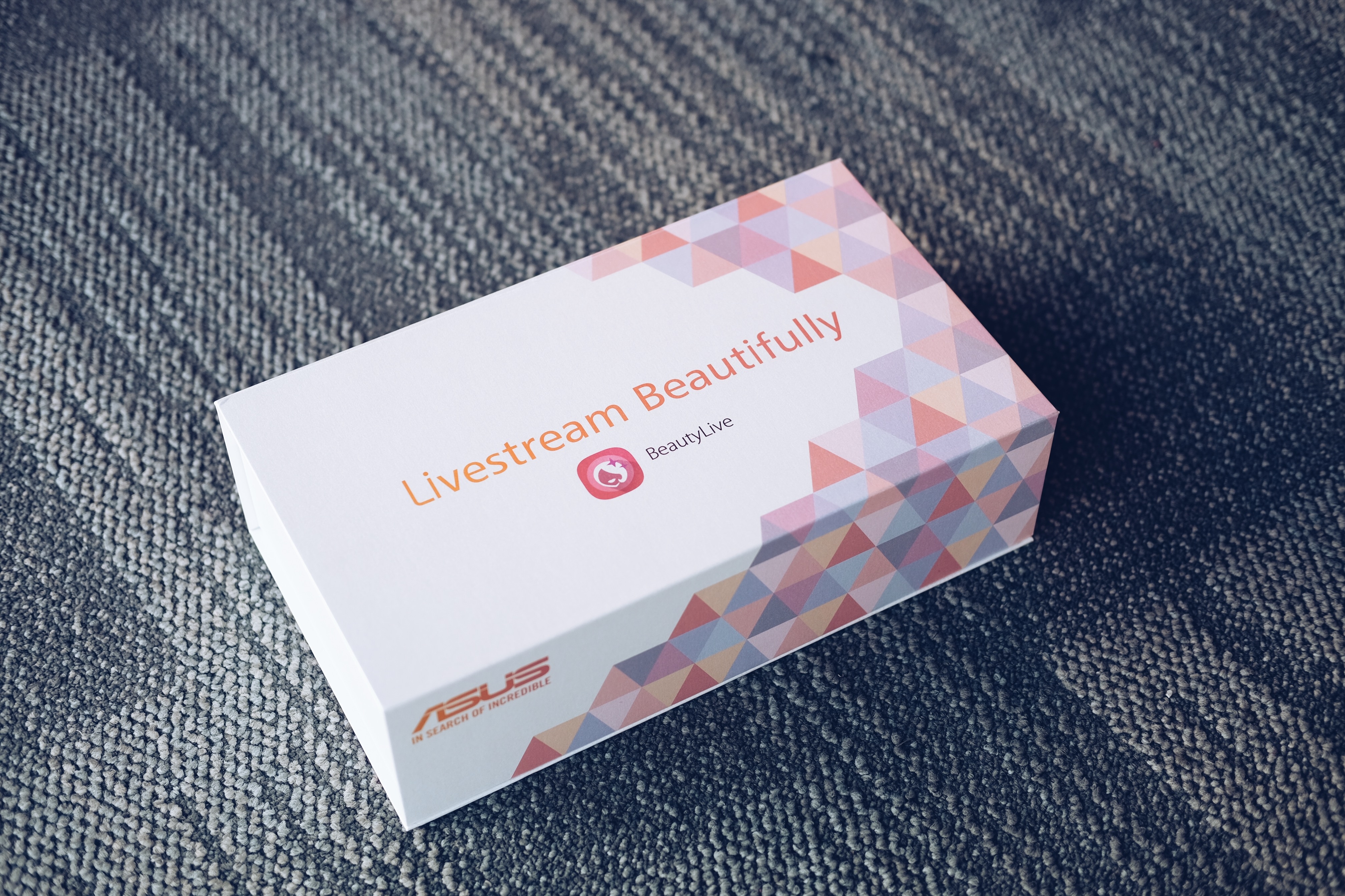 Mo hop Zenfone Live ho tro lam dep khi live stream anh 1