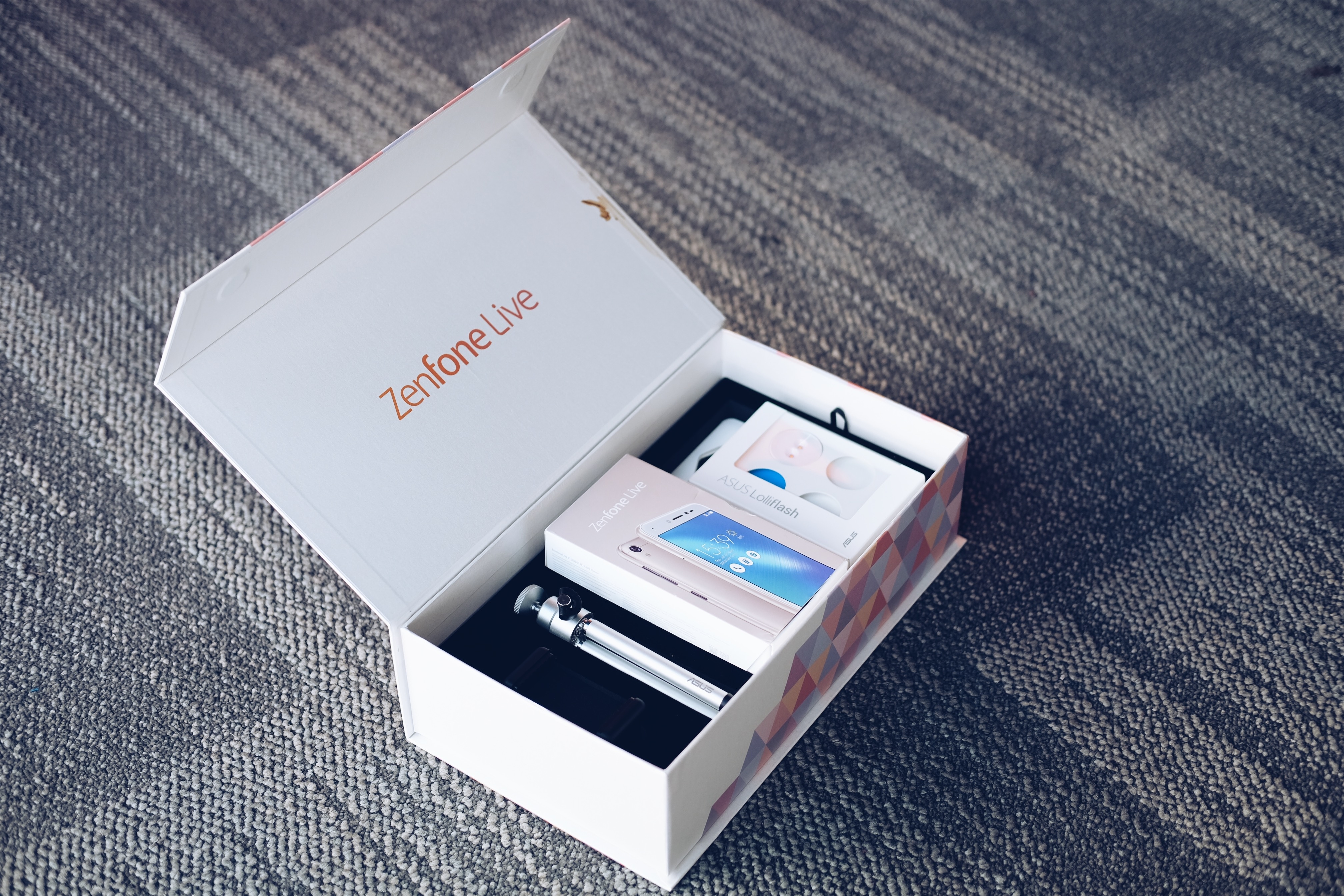 Mo hop Zenfone Live ho tro lam dep khi live stream anh 2