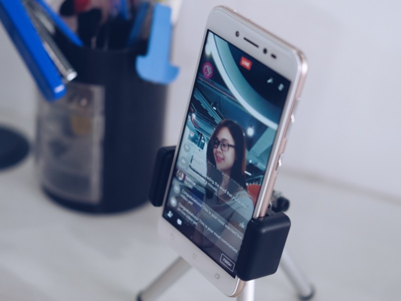 Mo hop Zenfone Live ho tro lam dep khi livestream, gia 3,7 trieu hinh anh