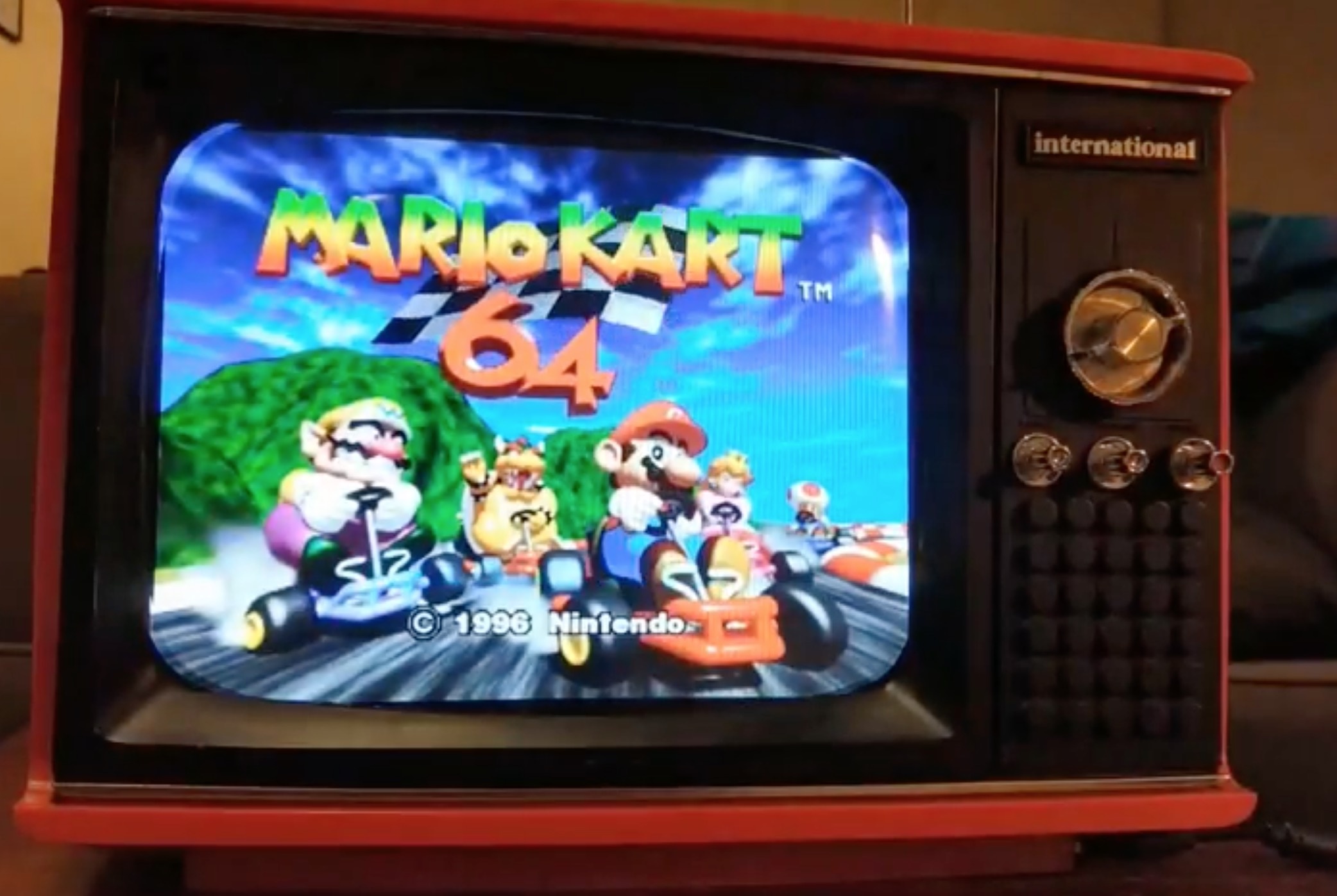 May choi game retro cuc dep lam tu TV bo di hinh anh