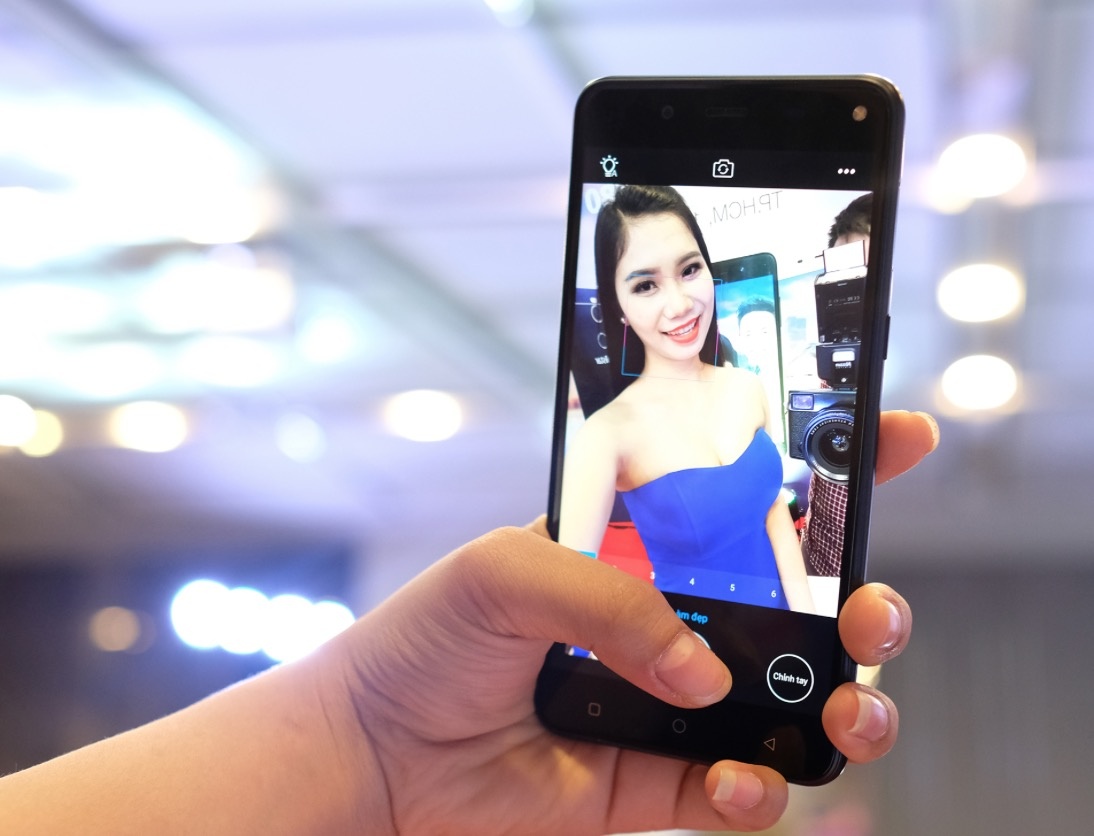 Mobiistar Zumbo S2 va J2 chuyen selfie co gia tu 2,7 trieu hinh anh