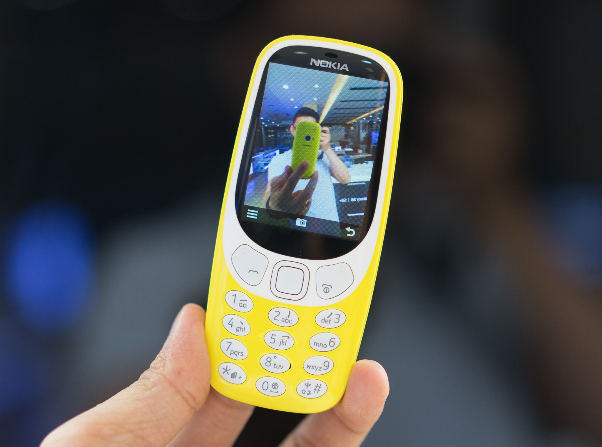 Mo hop Nokia 3310 anh 4