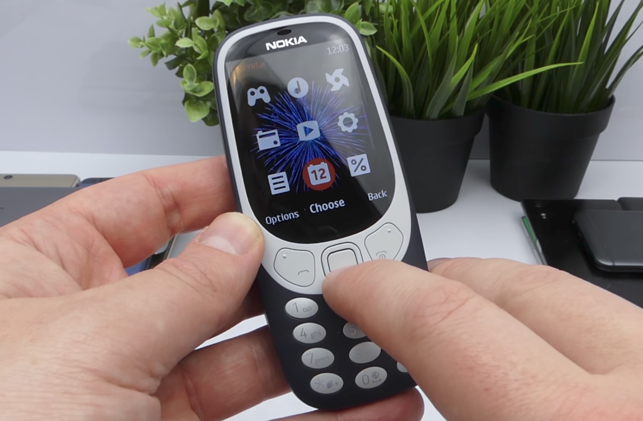 Video mo hop va trai nghiem nhanh Nokia 3310 hinh anh