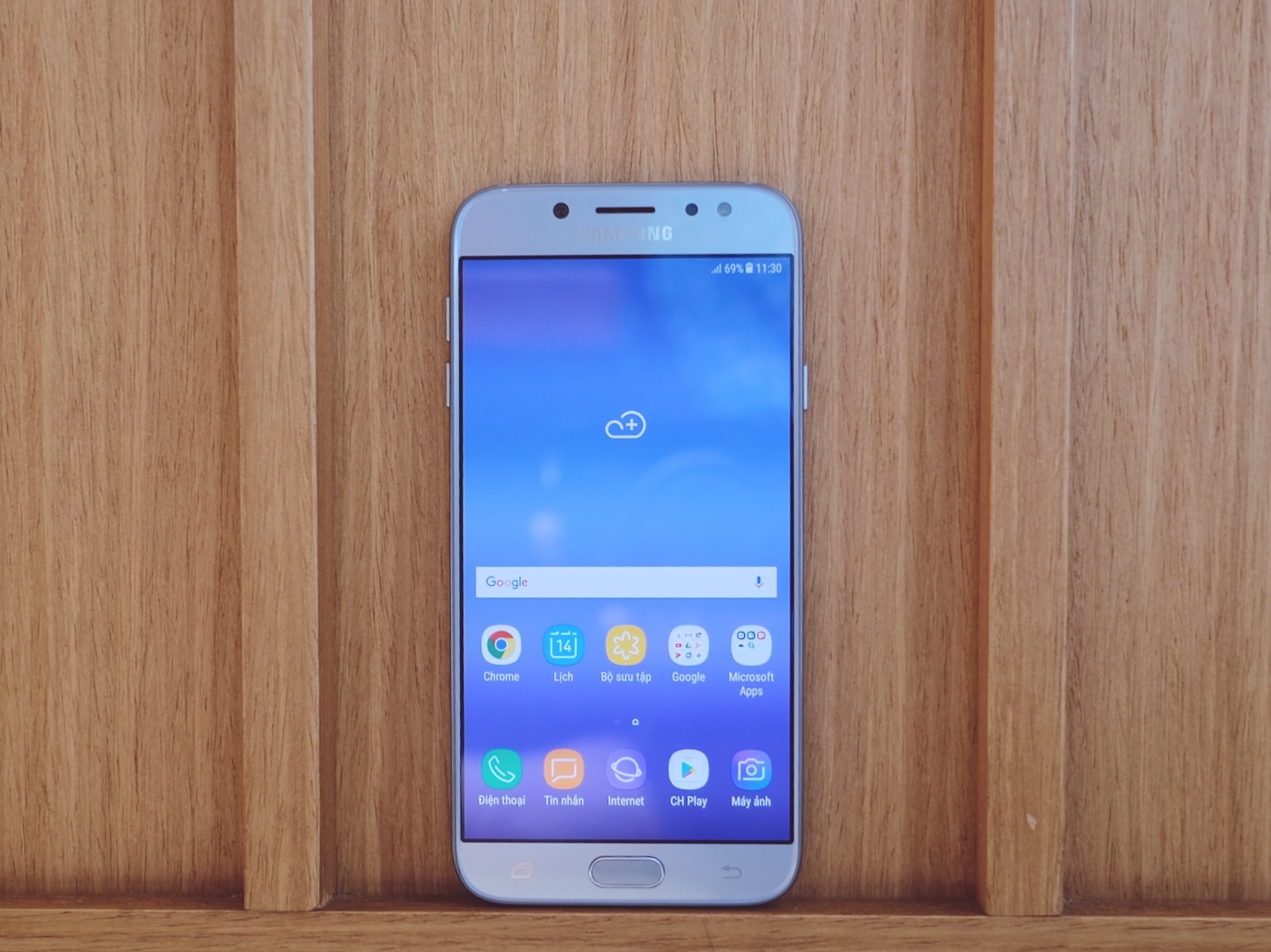 Anh thuc te Galaxy J7 Pro sap ban tai Viet Nam hinh anh