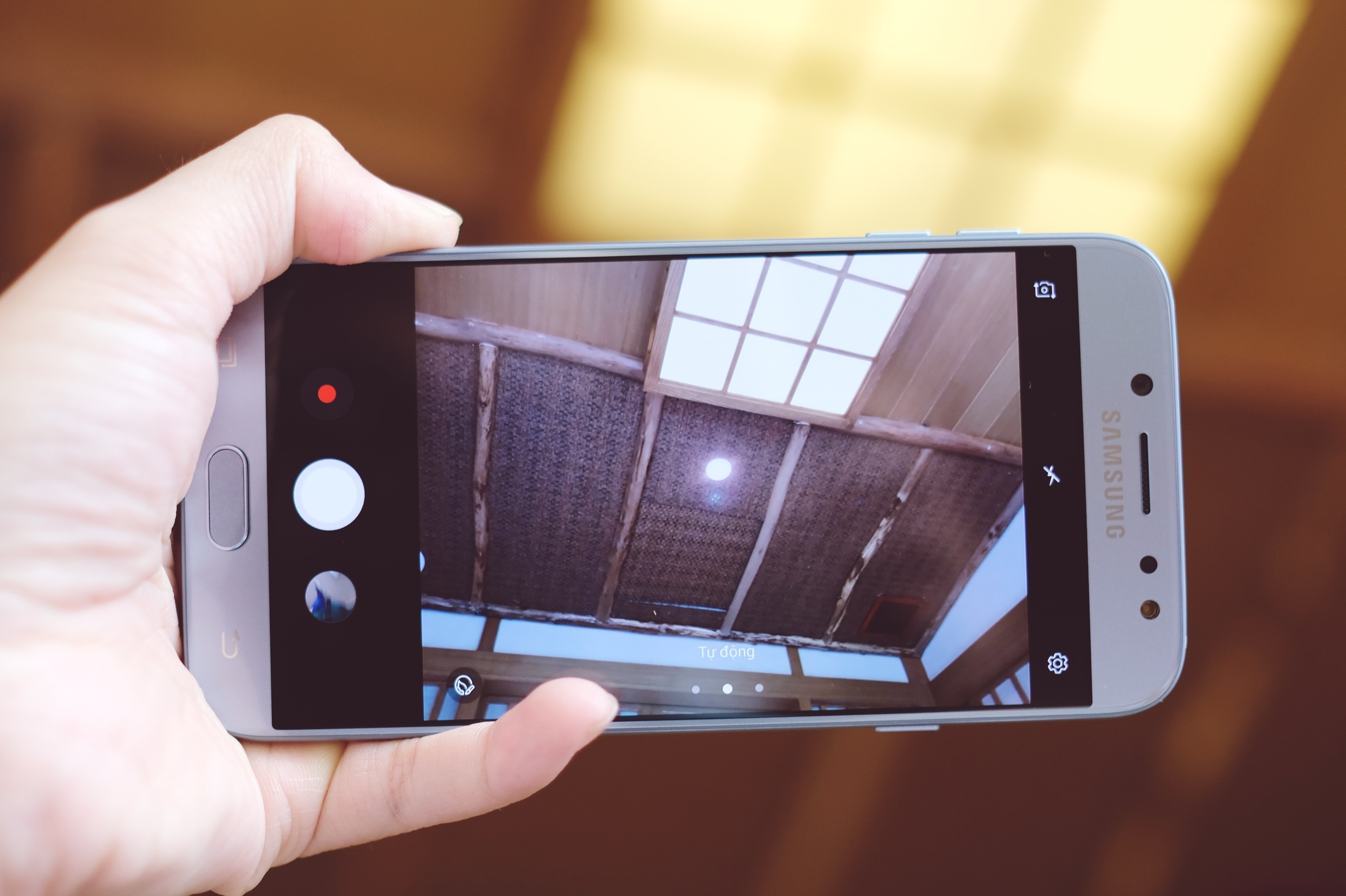 Anh thuc te Galaxy J7 Pro anh 10