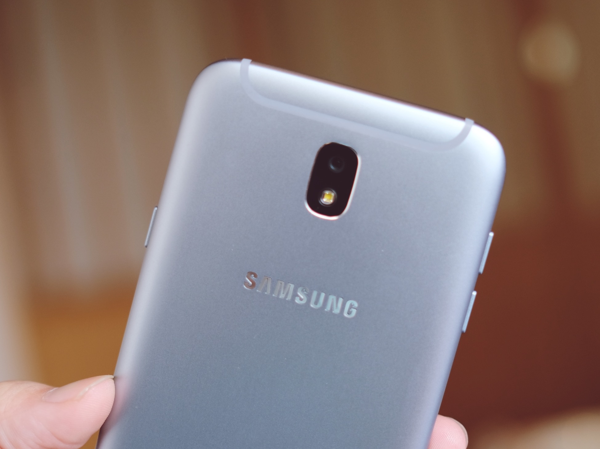 Anh thuc te Galaxy J7 Pro anh 7