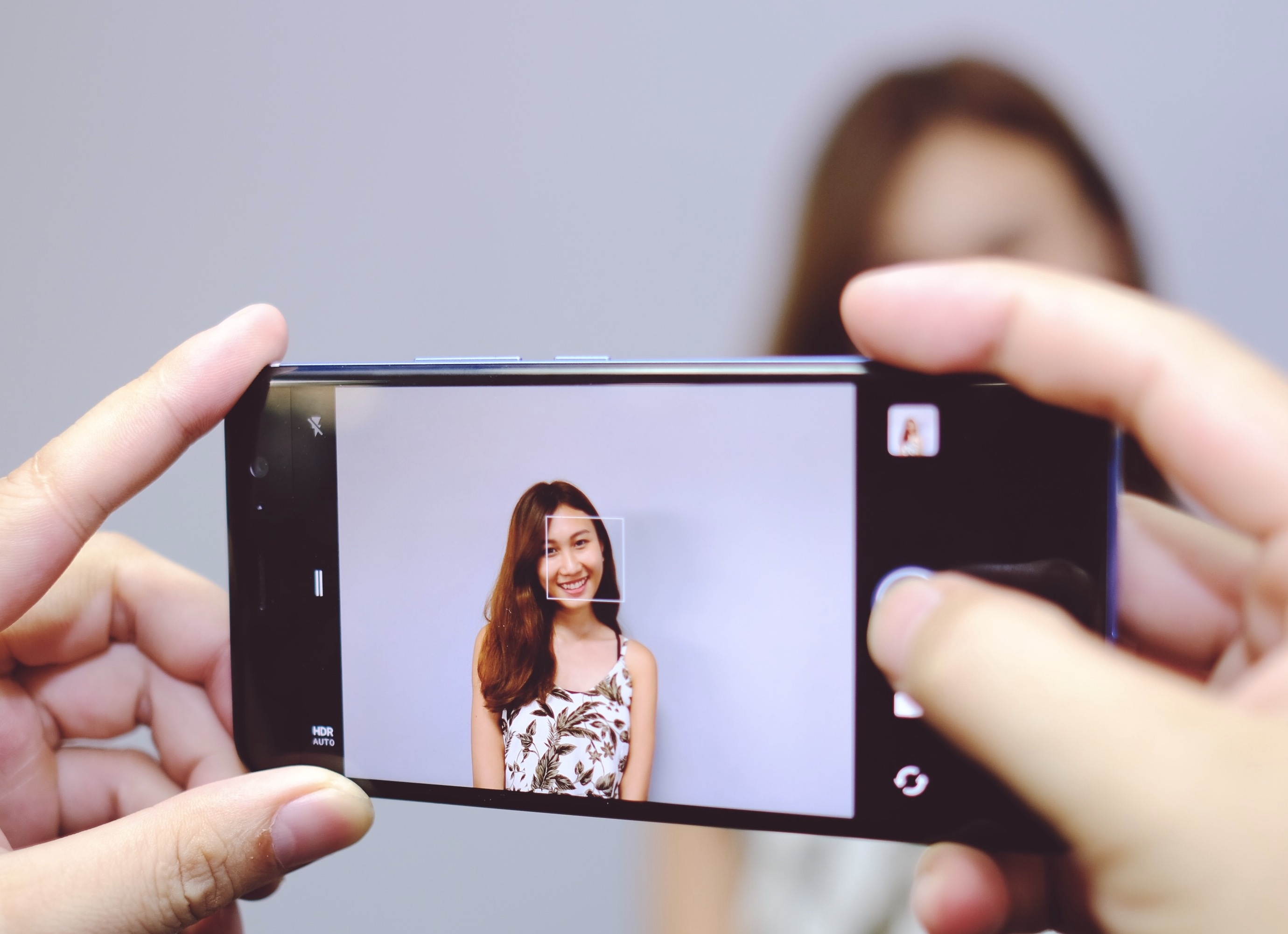 Vi sao can chup anh khi dang ky SIM? hinh anh