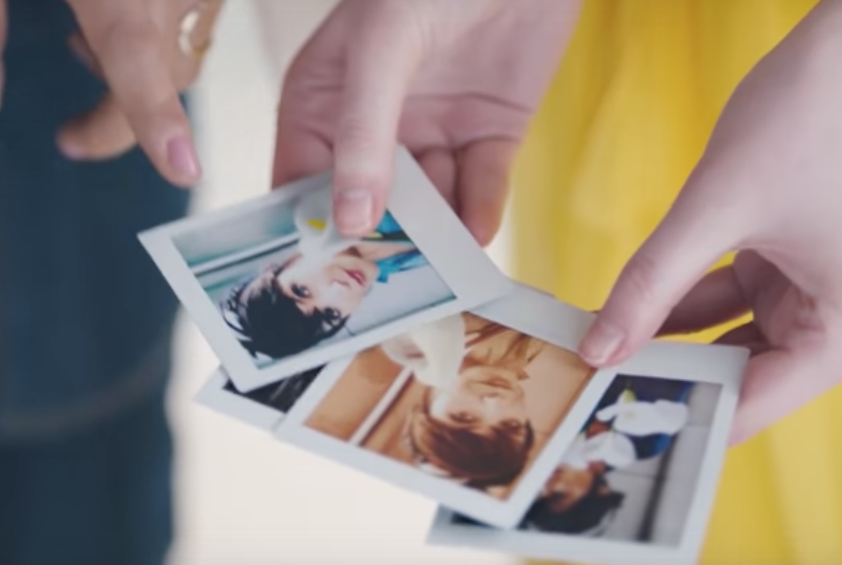 Video gioi thieu may anh chup lay lien Instax Square SQ10 cua Fujifilm hinh anh