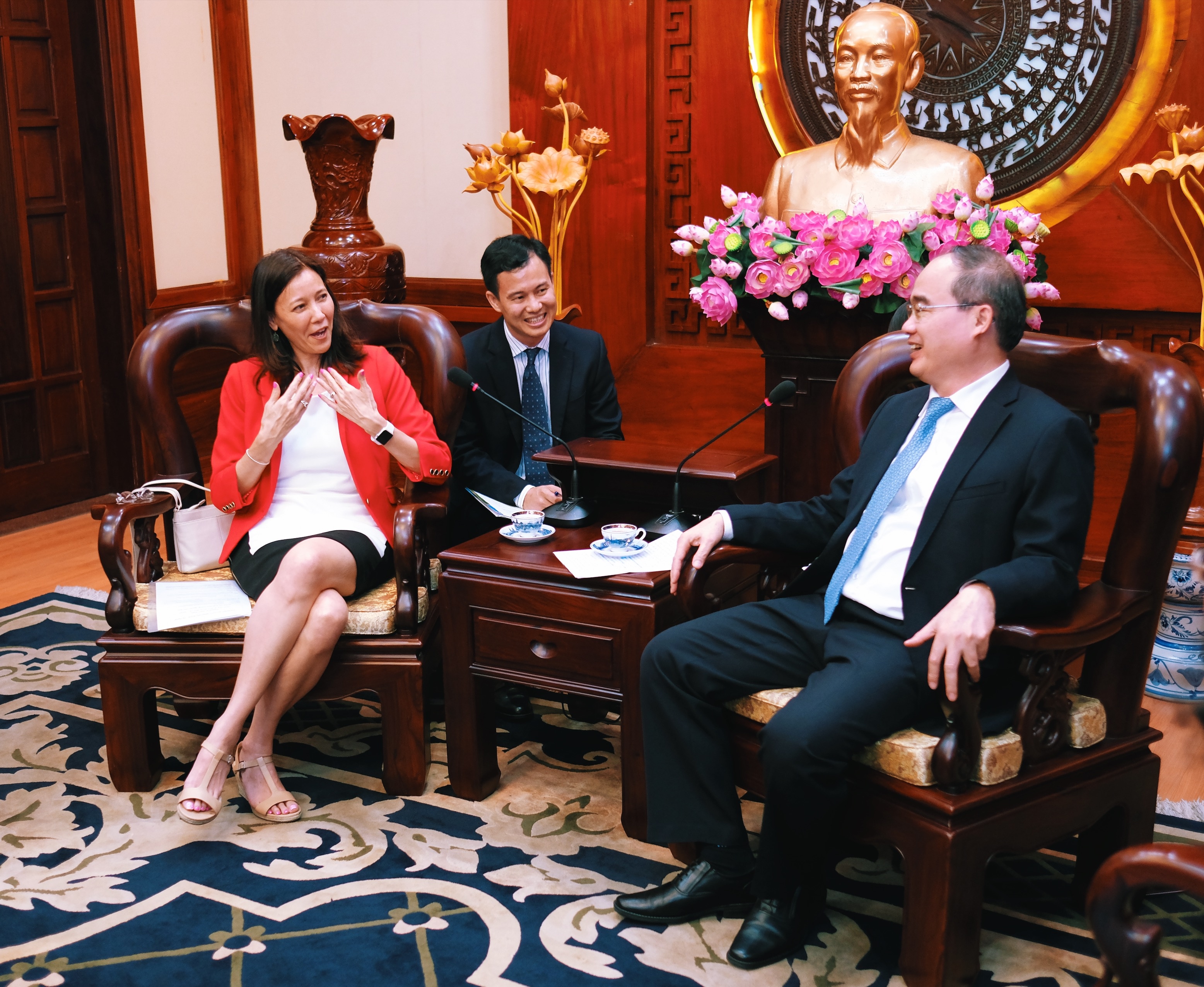 Bi thu Nhan moi Intel tu van ve smart city anh 1