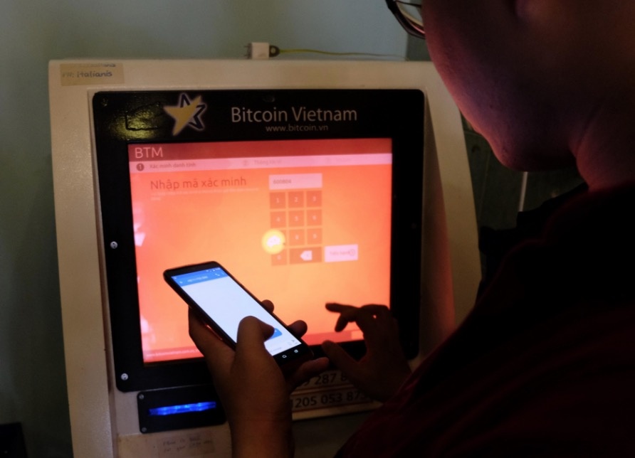 May ATM Bitcoin trong tiem an o Sai Gon hinh anh