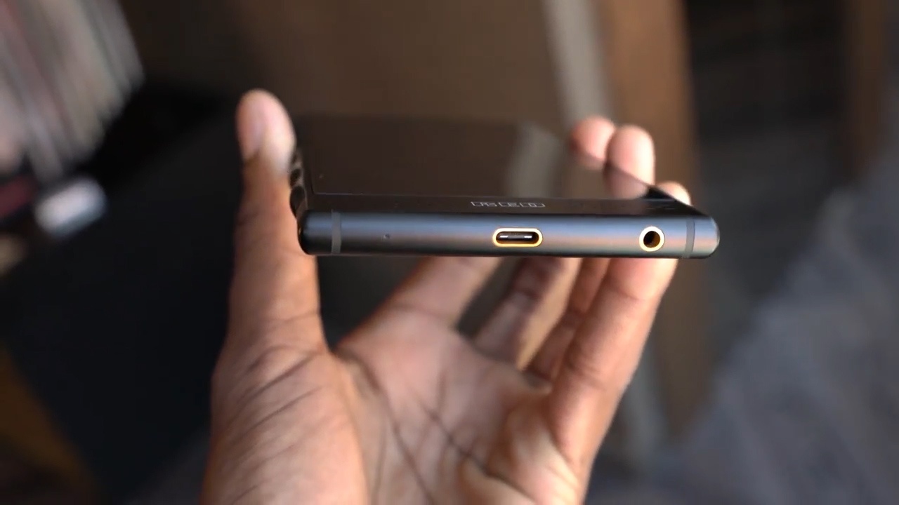 Smartphone ky la gia cao hon iPhone 7 anh 9