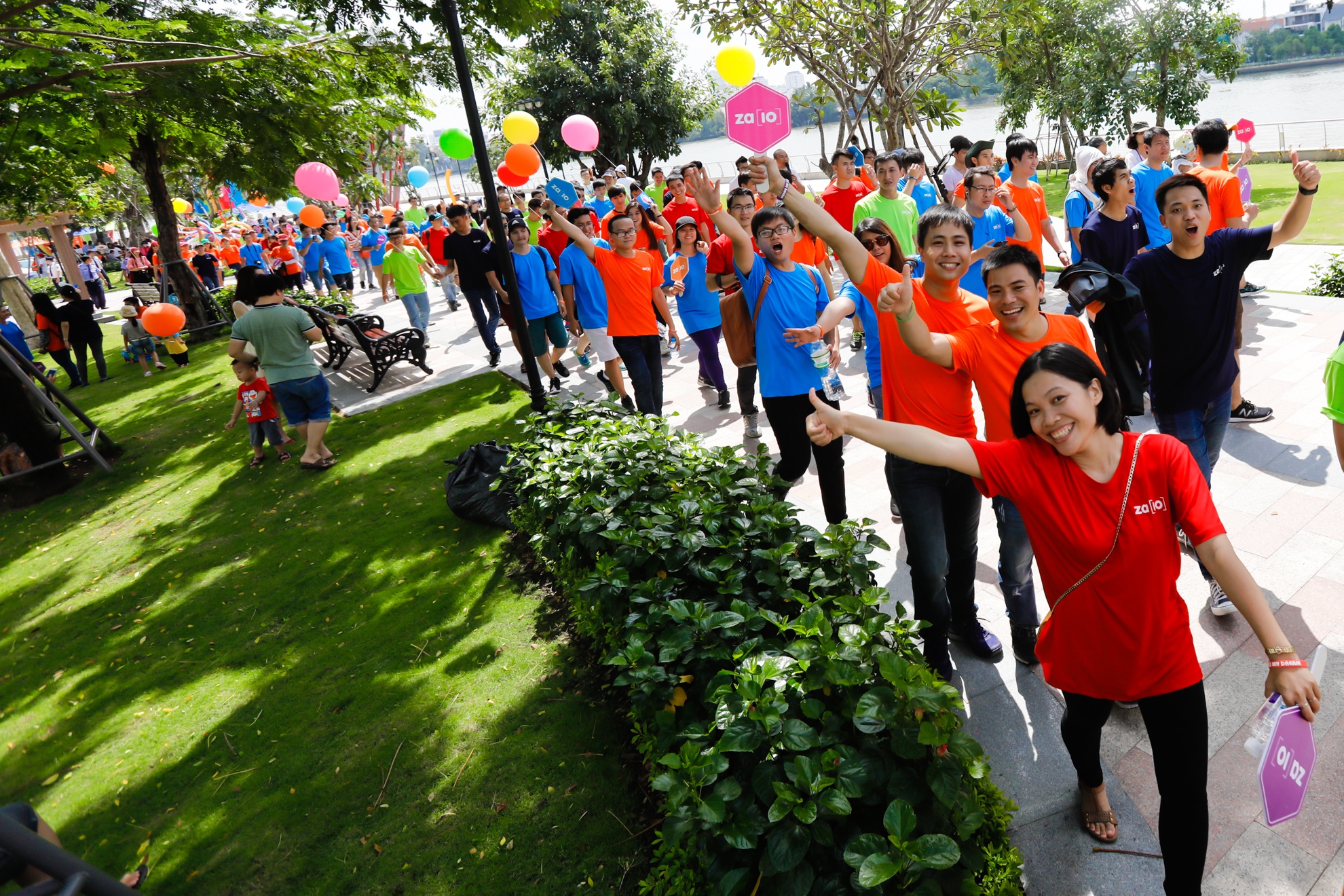 Le hoi sac mau Spectrum Zalo 10 nam anh 5