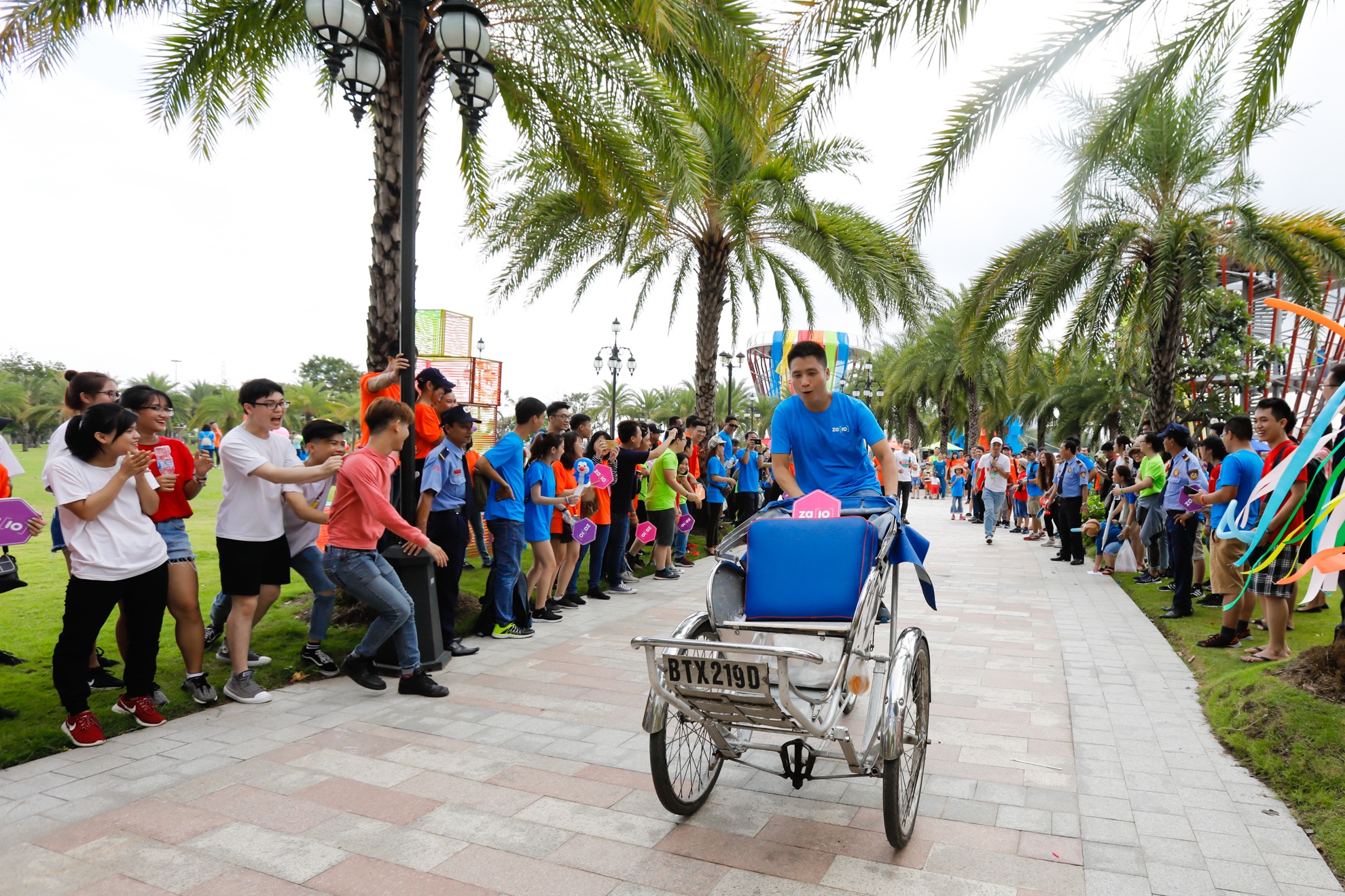 Le hoi sac mau Spectrum Zalo 10 nam anh 7