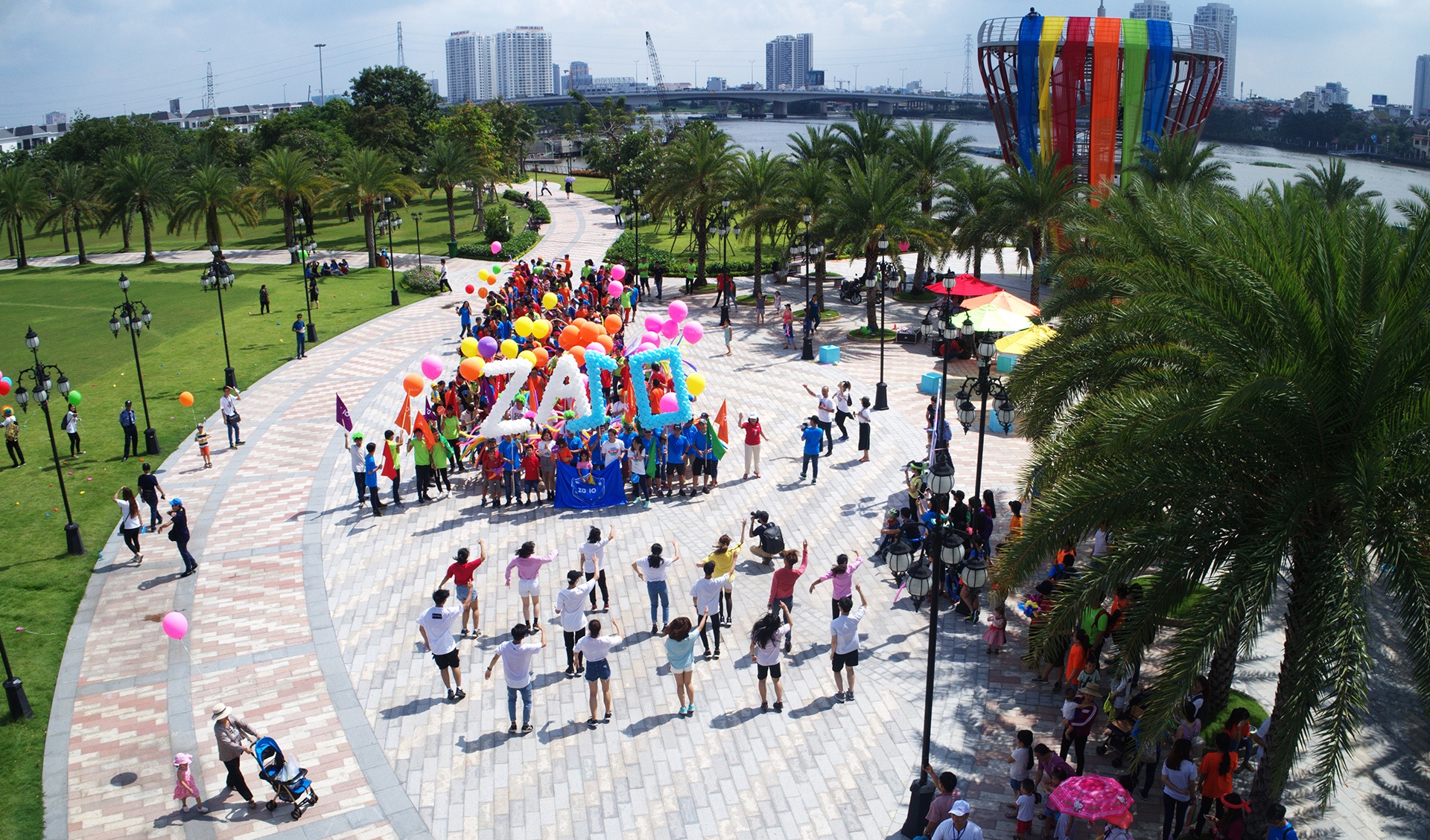 Lễ hội sắc màu Spectrum Zalo 10 năm ảnh 10 Le hoi sac mau Spectrum Zalo 10 nam anh 10
