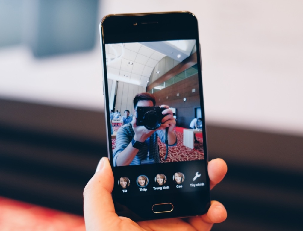 Ai se mua Bphone 2017? hinh anh