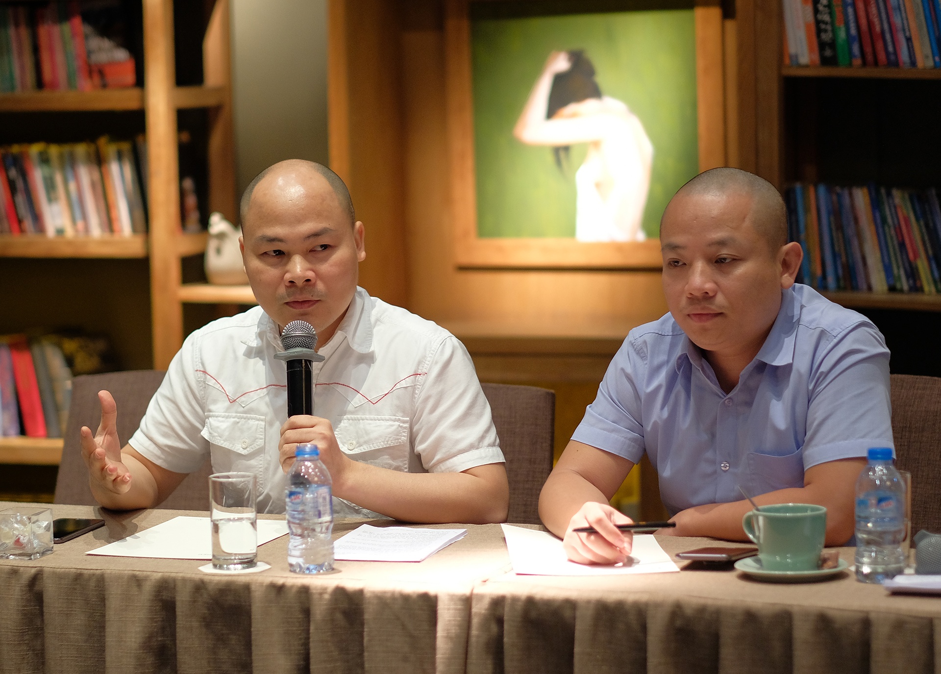 Nguyễn Tử Quảng không dám đọc báo ảnh 1 Nguyen Tu Quang khong dam doc bao anh 1