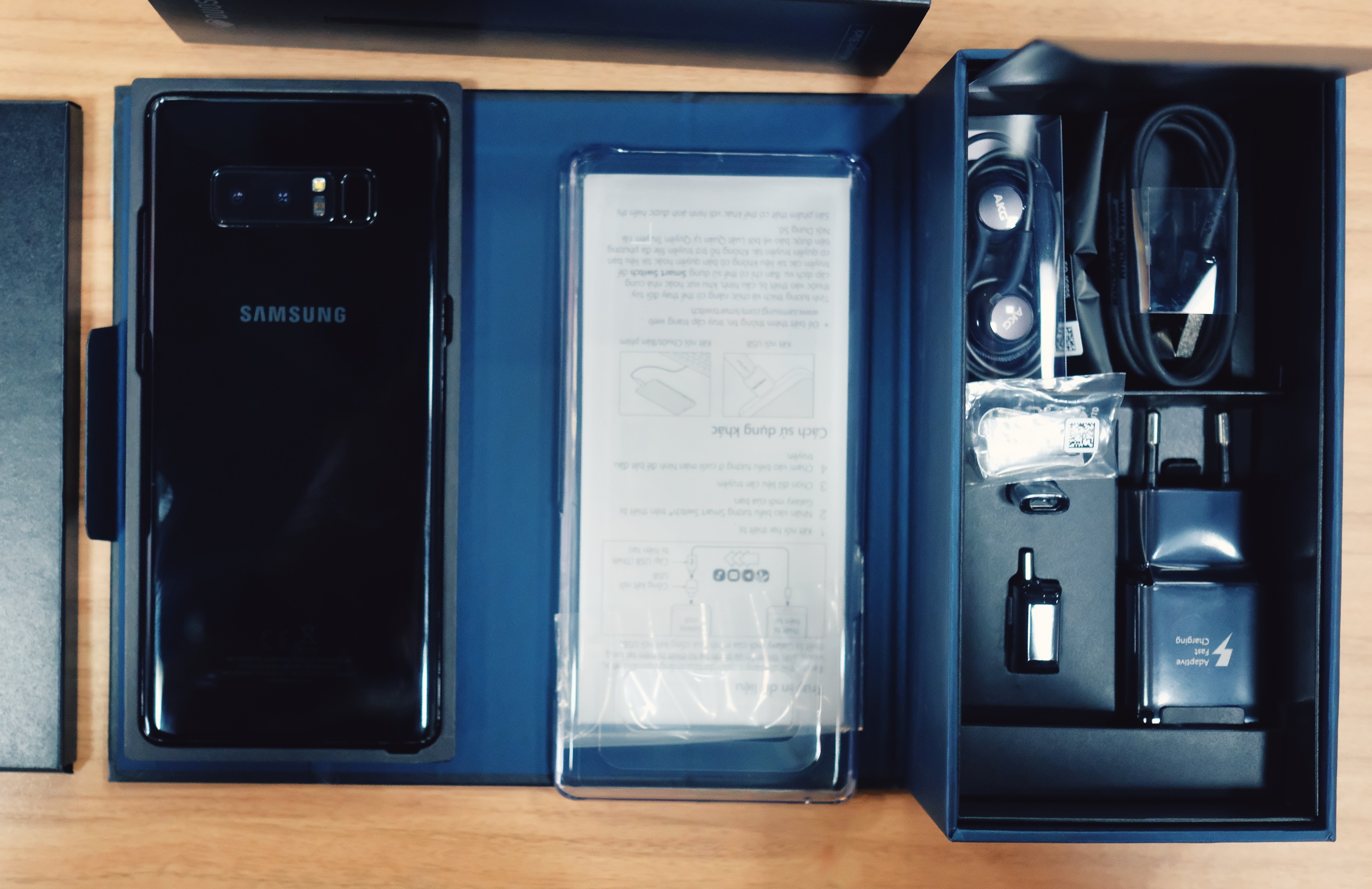 Mo hop Galaxy Note 8 sap len ke anh 4