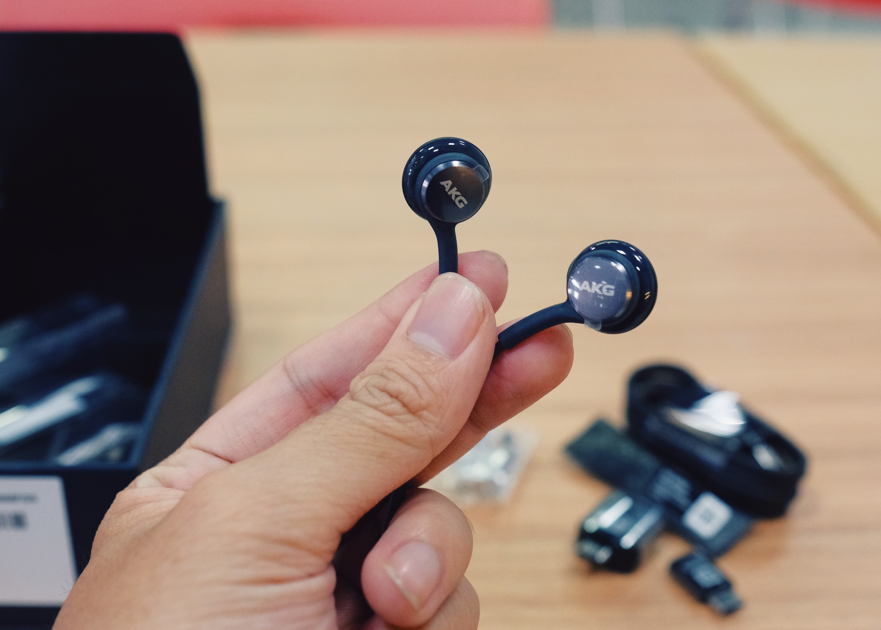 Mo hop Galaxy Note 8 sap len ke anh 6