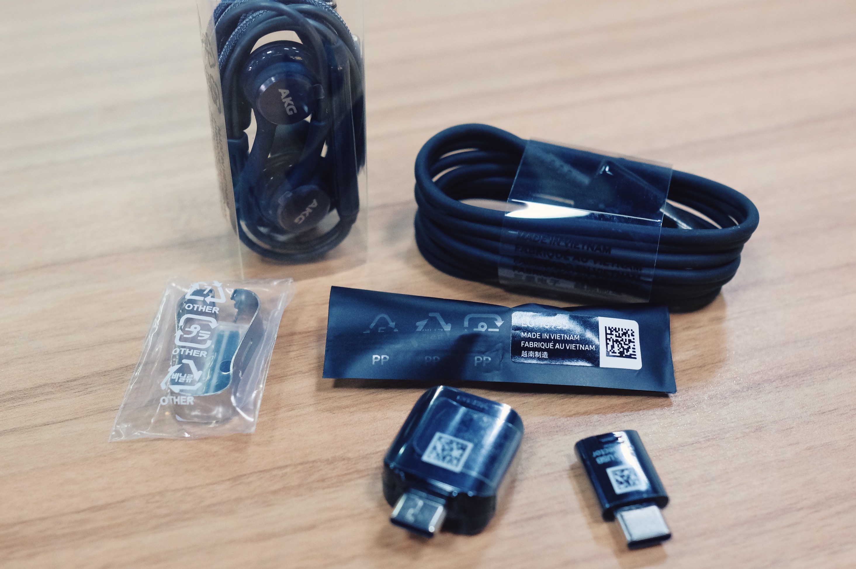 Mo hop Galaxy Note 8 sap len ke anh 3