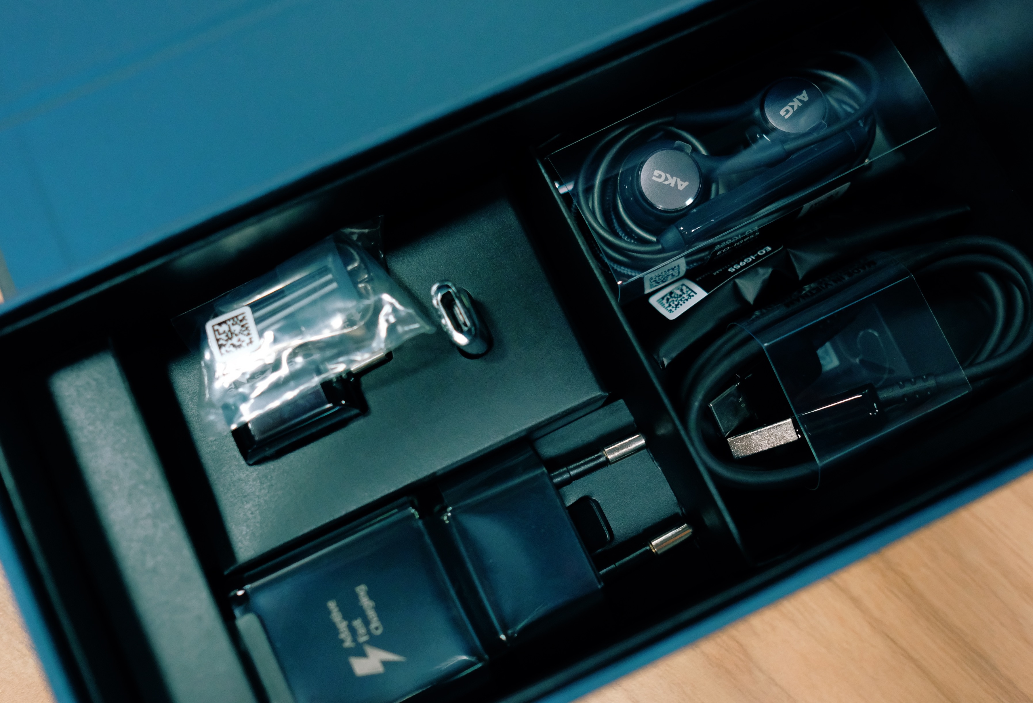 Mo hop Galaxy Note 8 sap len ke anh 2