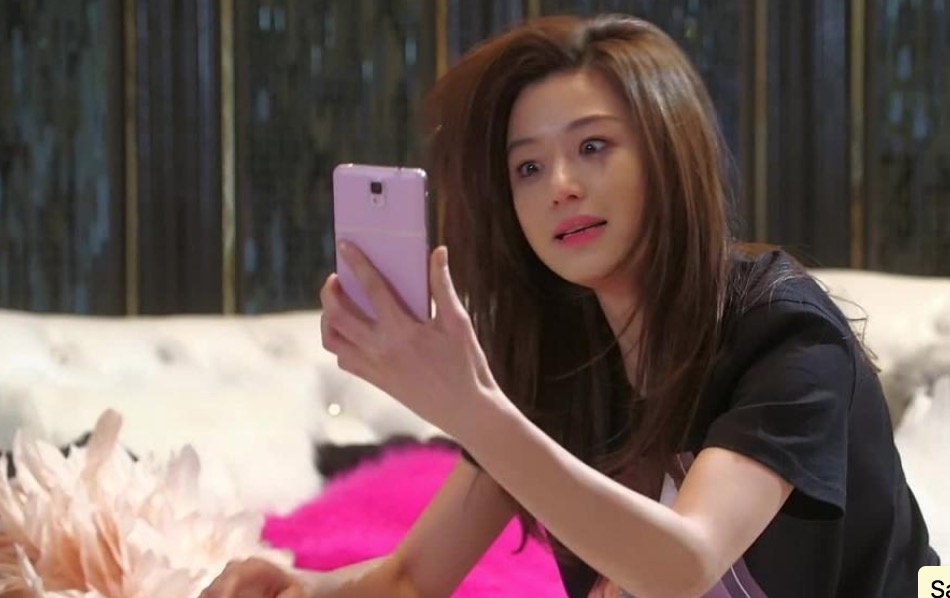 Dan mat vao smartphone co the khien ban 'kho o' hinh anh