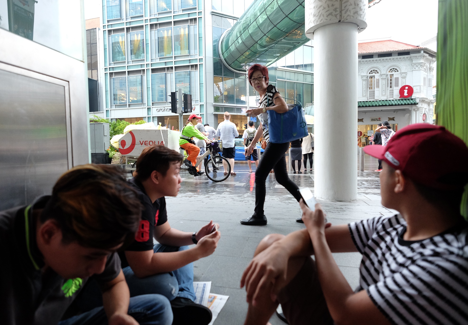 Thue nguoi Viet xep hang mua iPhone X o Singapore 3 trieu/suat hinh anh