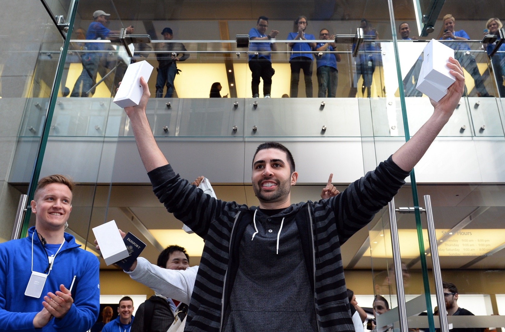 iPhone X: Tro tao bom ma manh cua Apple hinh anh