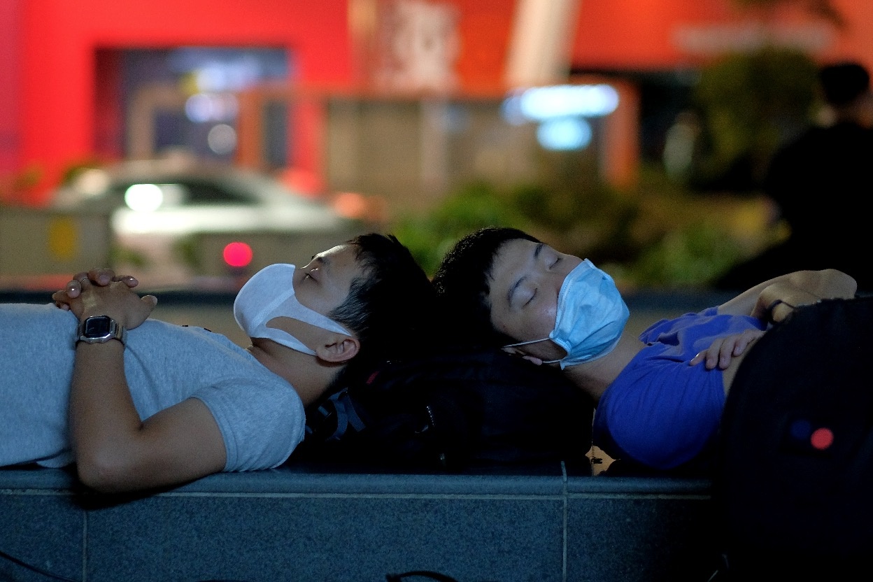 Apple Store 'bat luc' giai tan dam dong nguoi Viet cho mua iPhone X hinh anh